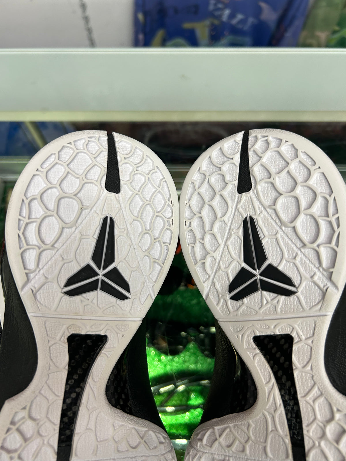 KOBE 6 MAMBACITA SWEET 16 (PRE-OWNED NO BOX) (FLAWS IN PHOTOS)