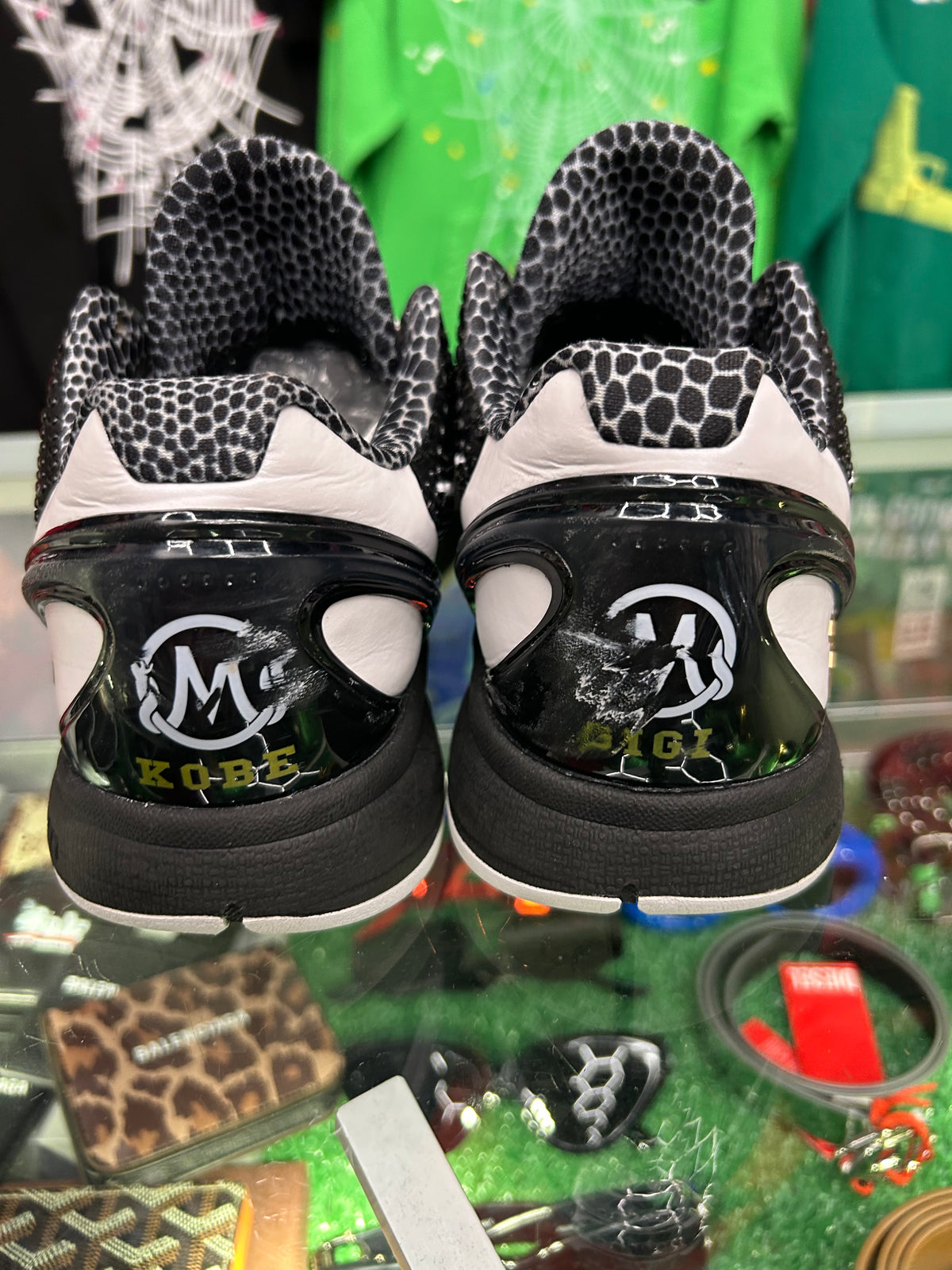 KOBE 6 MAMBACITA SWEET 16 (PRE-OWNED NO BOX) (FLAWS IN PHOTOS)