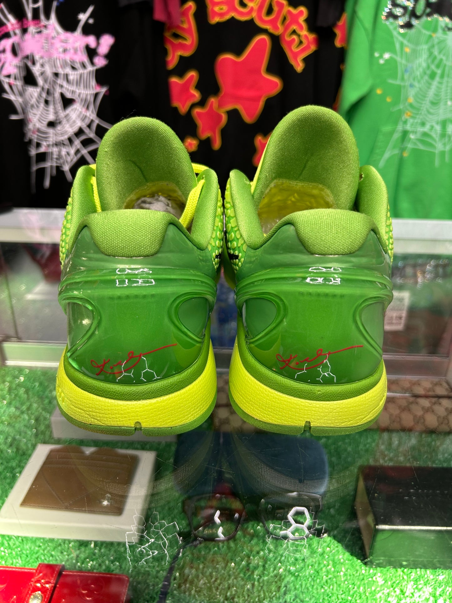 KOBE 6 PROTRO GRINCH (PRE-OWNED W/ BOX)