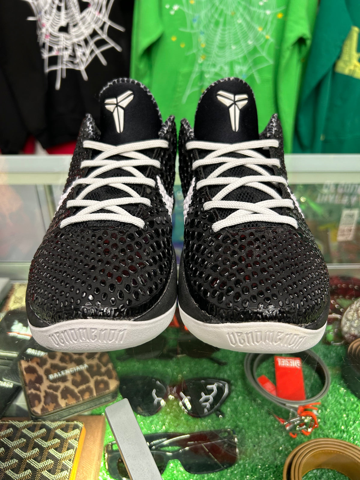 KOBE 6 MAMBACITA SWEET 16 (PRE-OWNED NO BOX) (FLAWS IN PHOTOS)