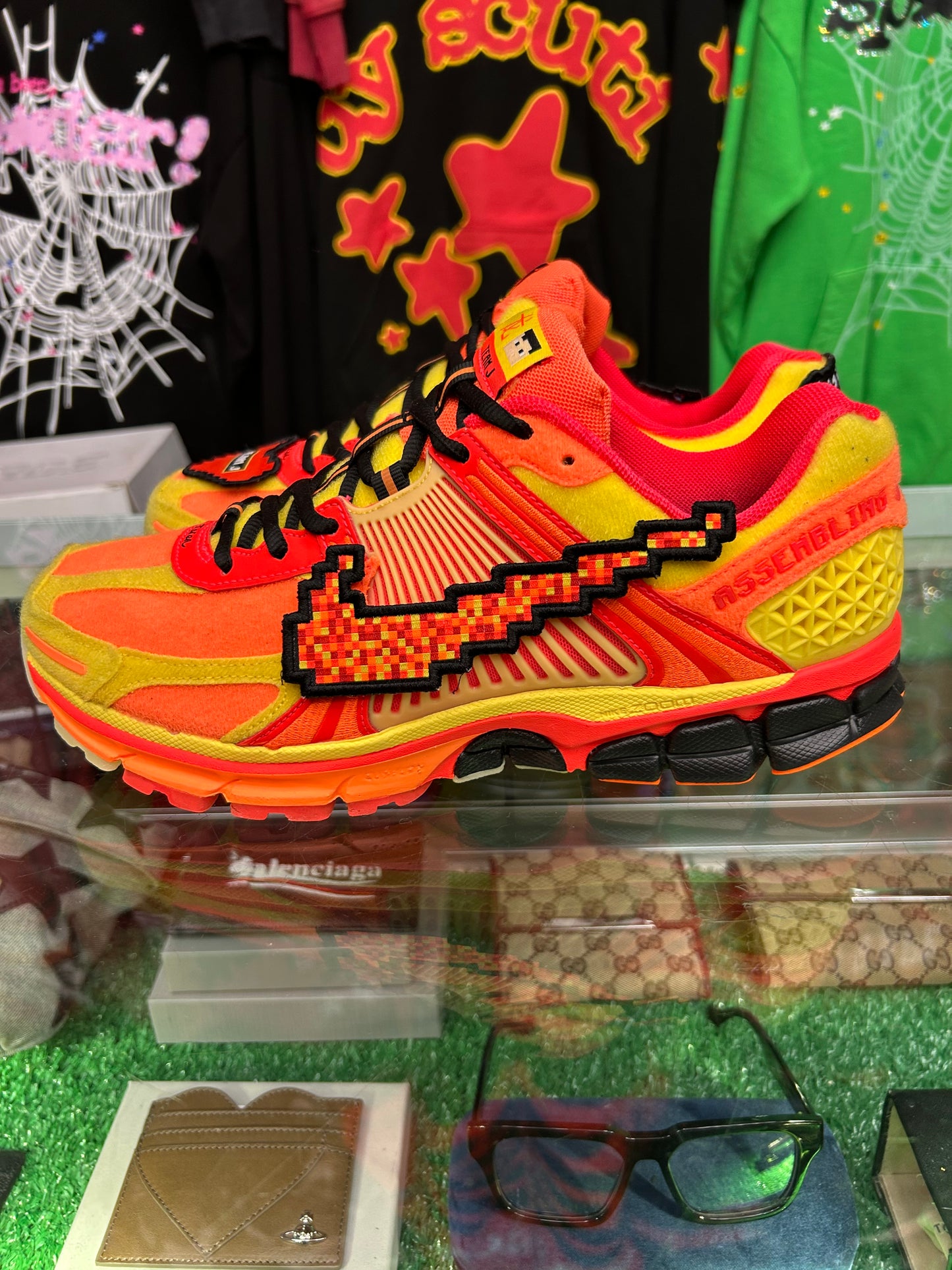 NIKE VOMERO 5 DORNBECHERS (PRE-OWNED W / BOX)