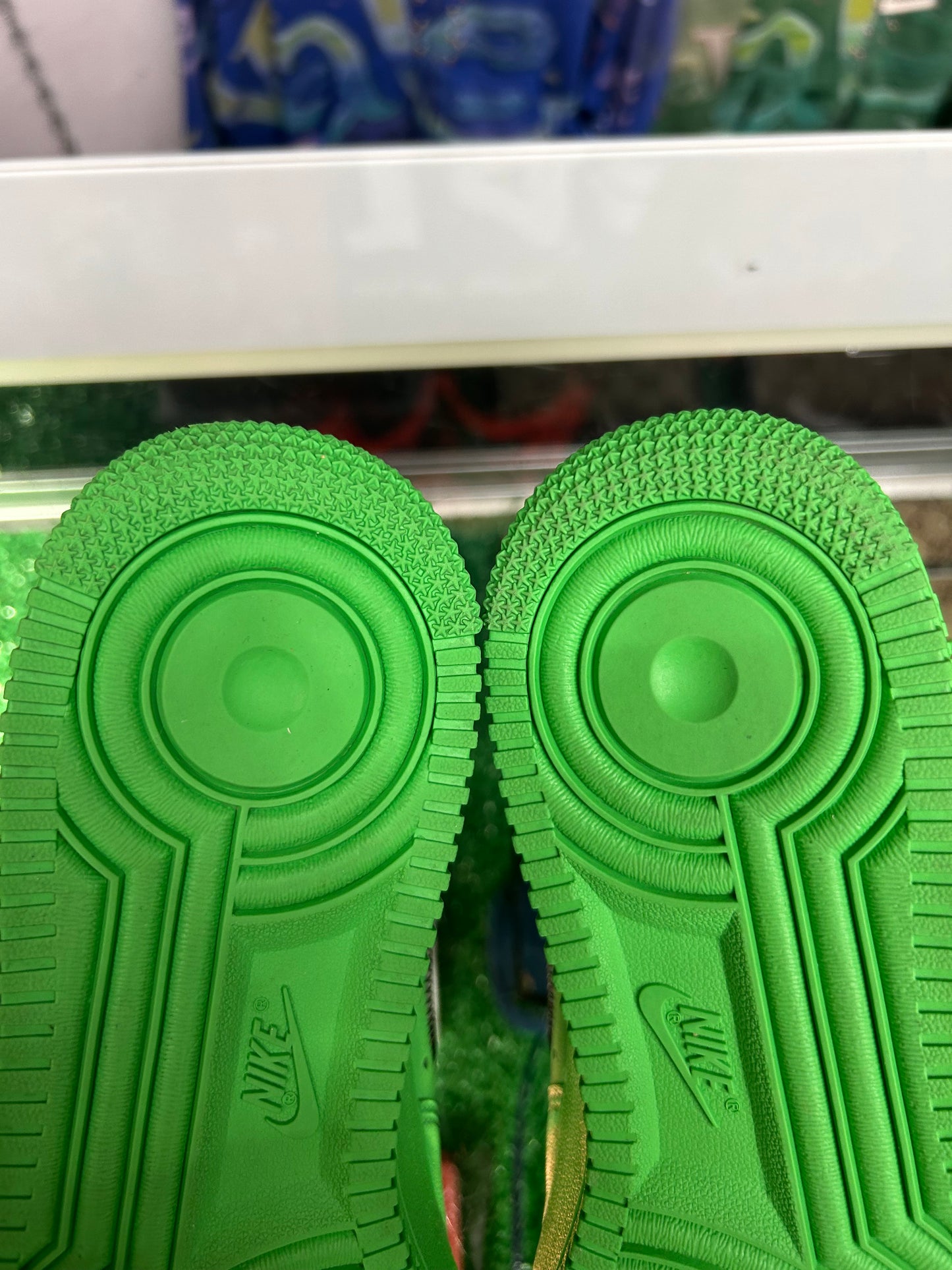 OFF-WHITE X NIKE AIR FORCE 1 “BROOKLYN GREEN” (PRE-OWNED W/ BOX)