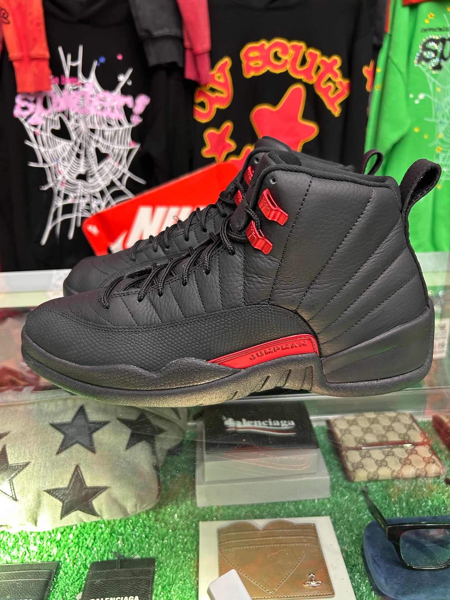 JORDAN 12 RETRO BLOODLINE (PRE-OWNED / NO BOX)