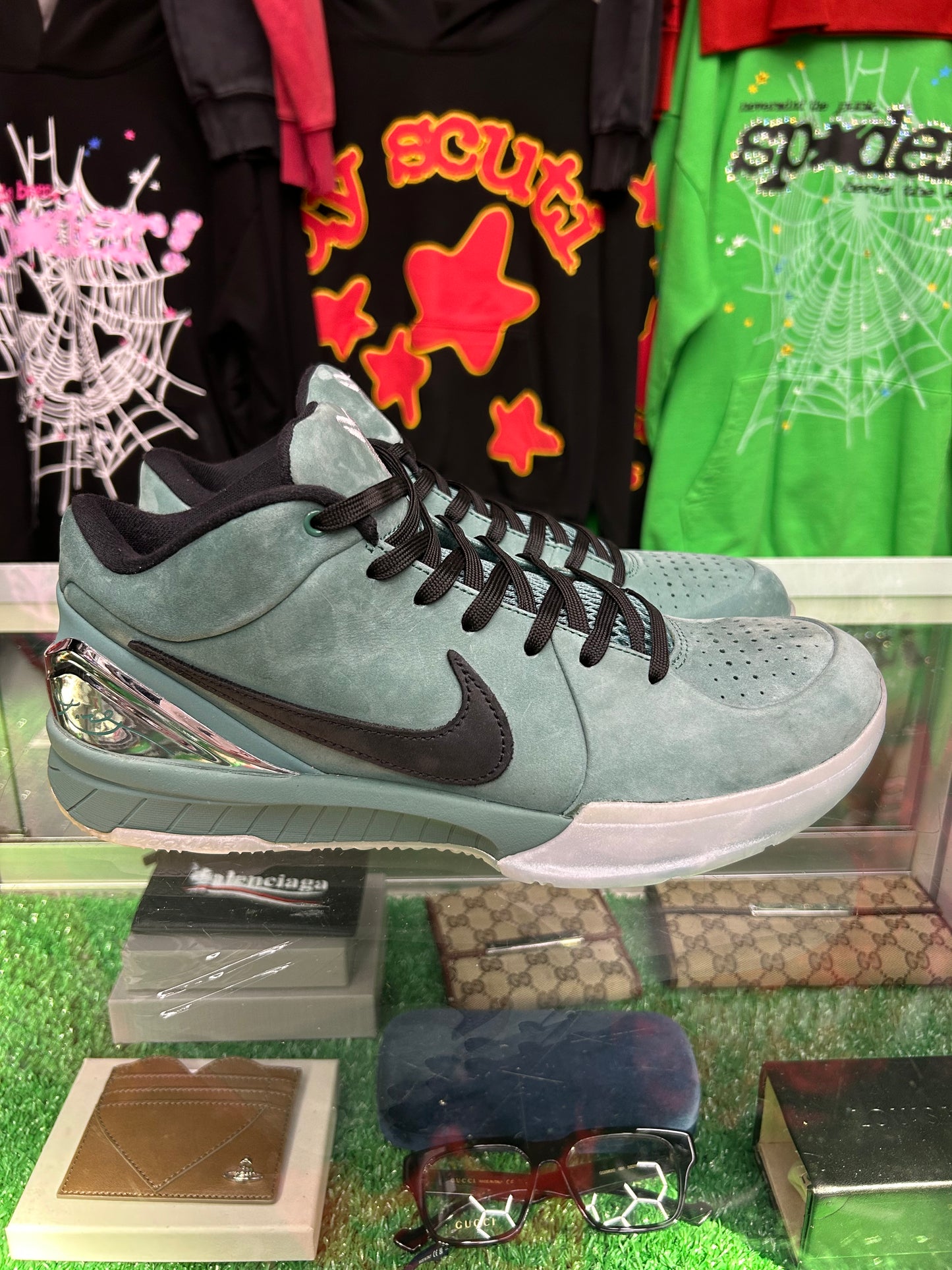 KOBE 4 PROTRO GIRL DAD (PRE-OWNED W/ BOX)