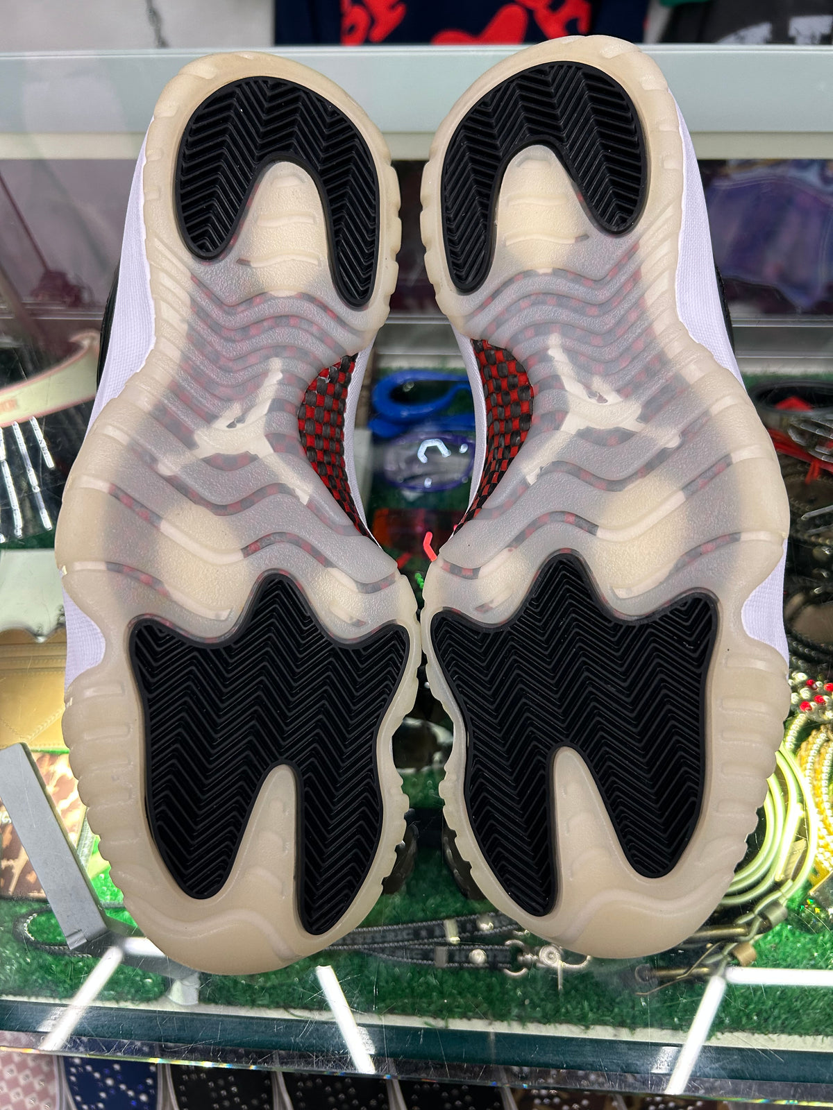 JORDAN 11 72-10 (PRE-OWNED W/ BOX)