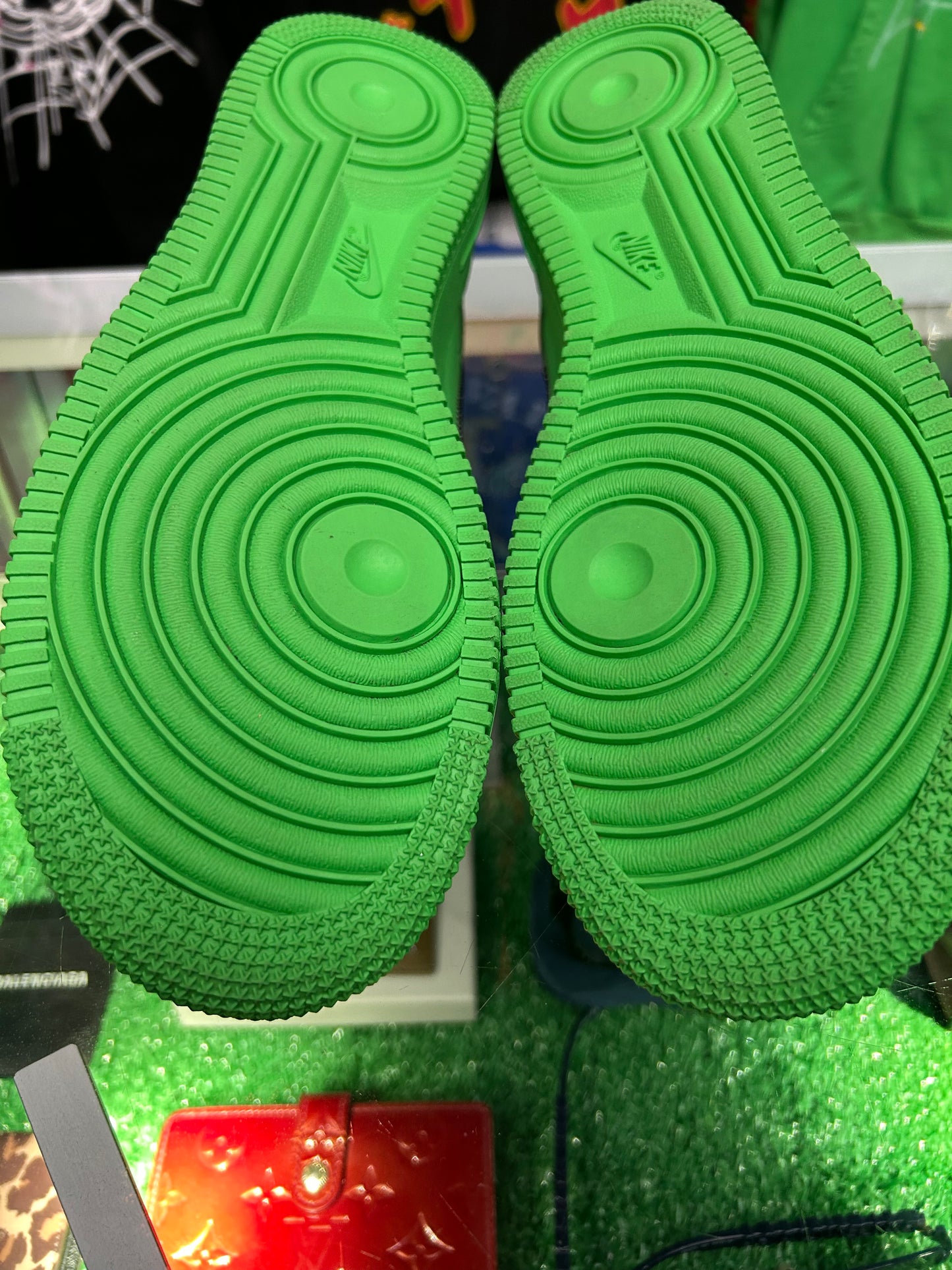 OFF-WHITE X NIKE AIR FORCE 1 “BROOKLYN GREEN” (PRE-OWNED W/ BOX)