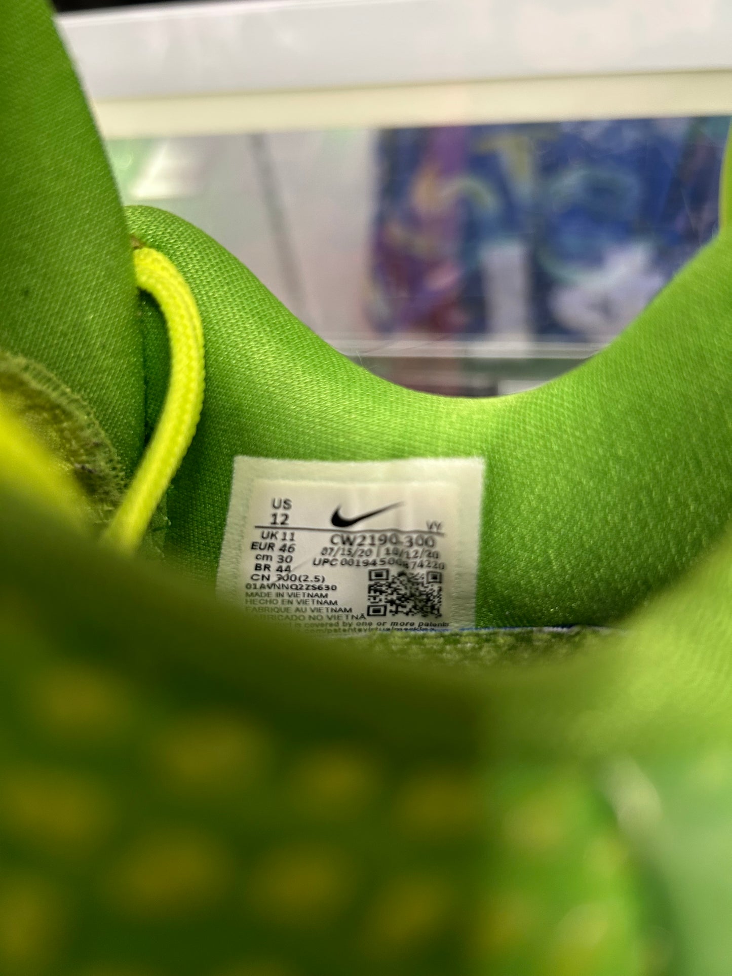 KOBE 6 PROTRO GRINCH (PRE-OWNED W/ BOX)
