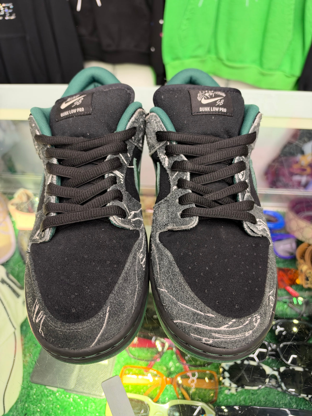 NIKE DUNK LOW SB THERE SKATEBOARD (PRE-OWNED)