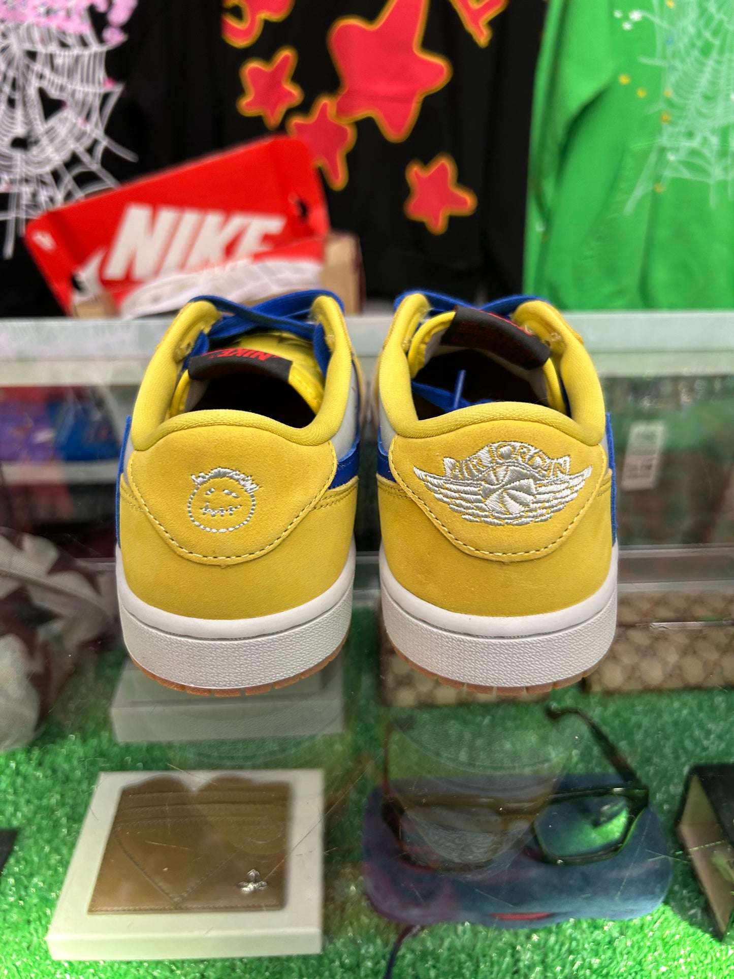 TRAVIS SCOTT X JORDAN 1 LOW CANARY (PRE-OWNED / W BOX)