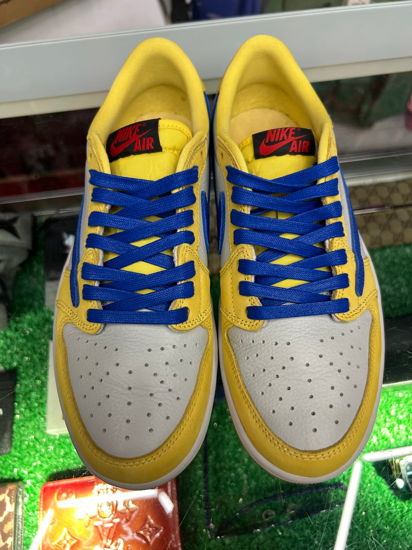 TRAVIS SCOTT X JORDAN 1 LOW CANARY (PRE-OWNED / W BOX)