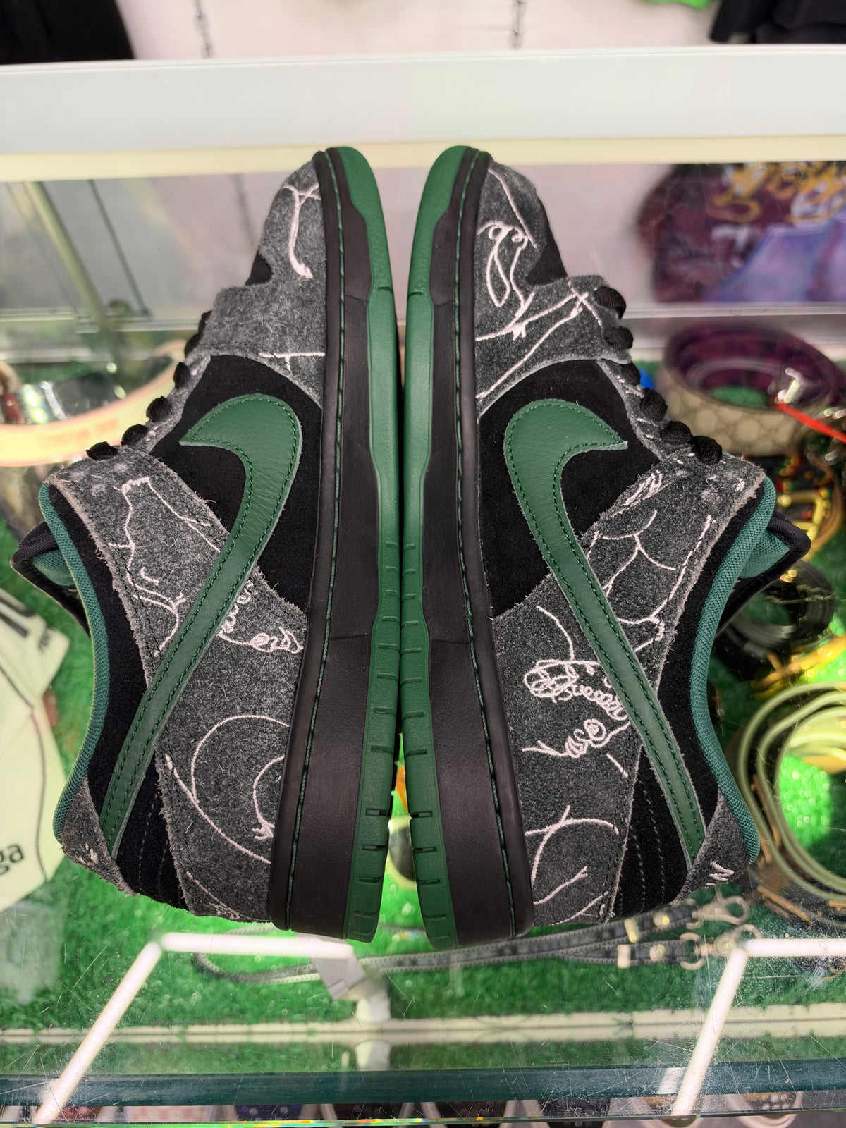 NIKE DUNK LOW SB THERE SKATEBOARD (PRE-OWNED)