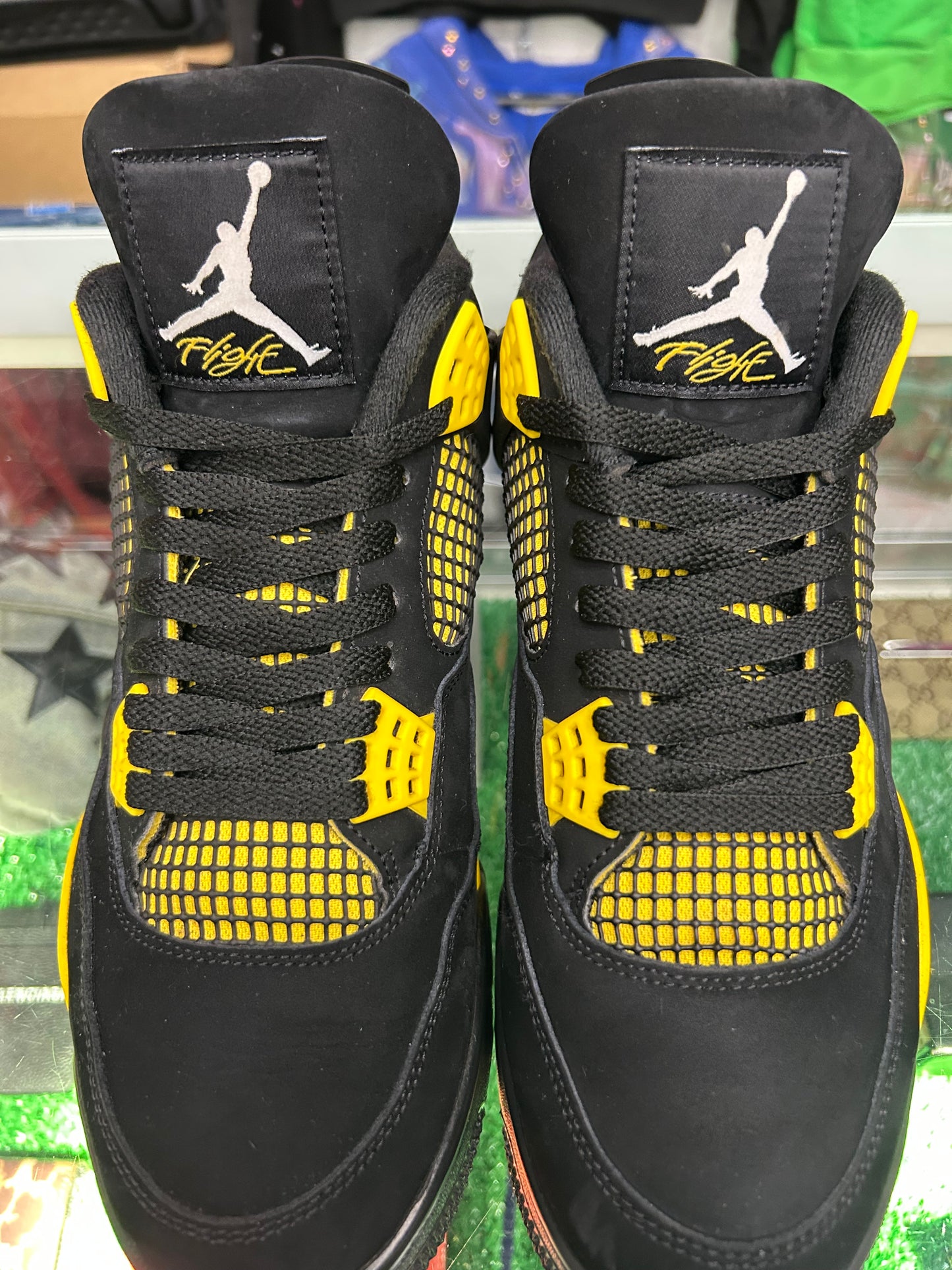 JORDAN 4 RETRO THUNDER  (PRE-OWNED / WITH BOX)