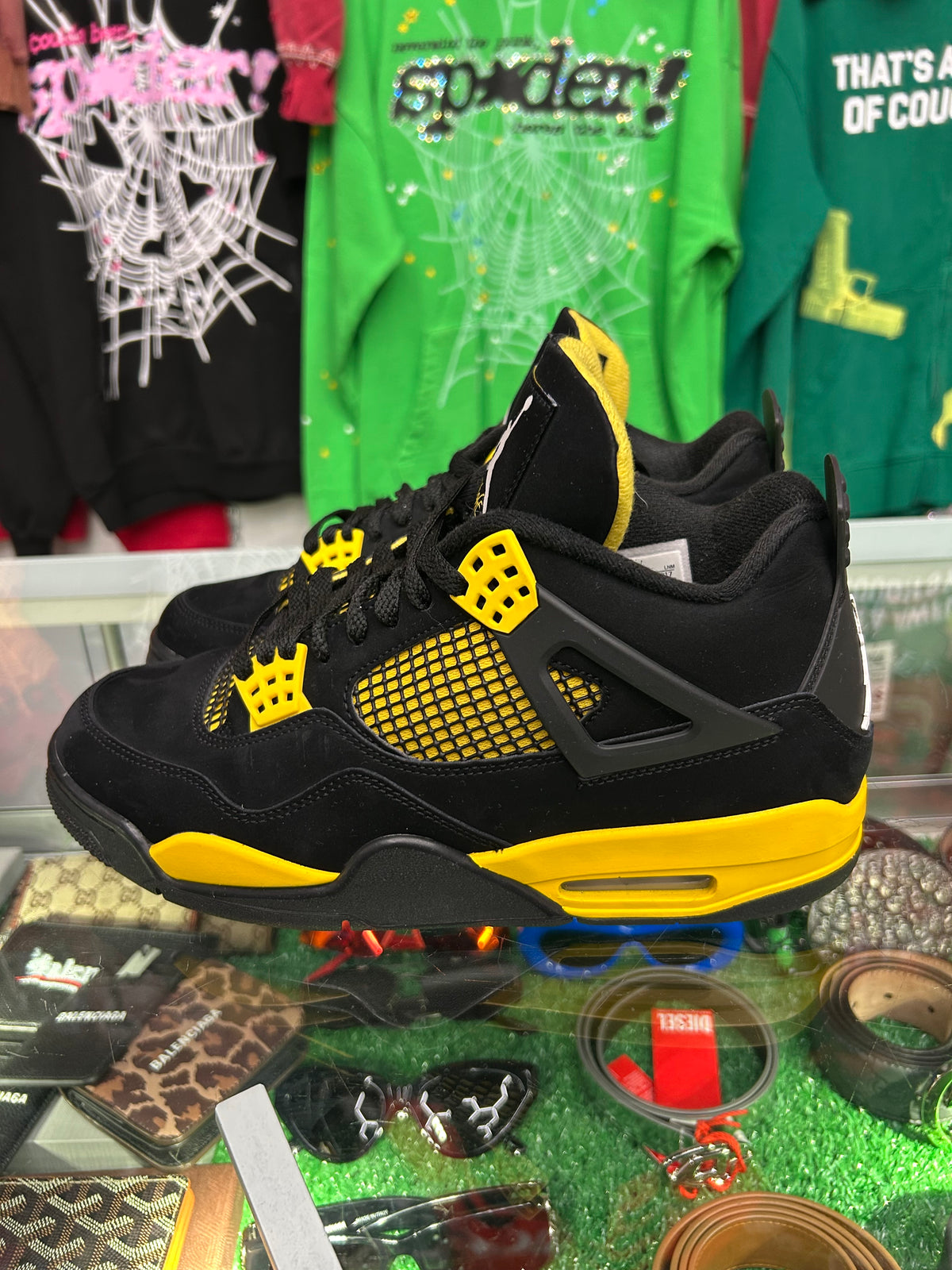 JORDAN 4 YELLOW THUNDER (PRE-OWNED W/ BOX)
