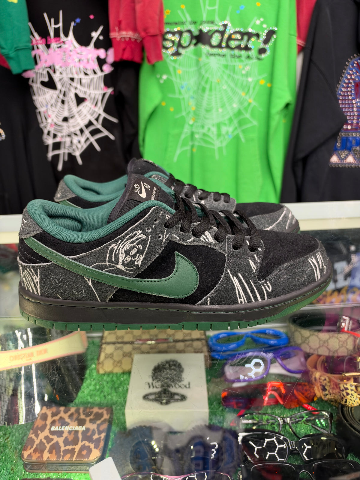 NIKE DUNK LOW SB THERE SKATEBOARD (PRE-OWNED)