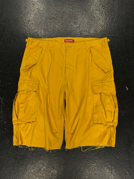 SUPREME YELLOW CARGO SHORTS (SIZE 36) (PRE-OWNED)
