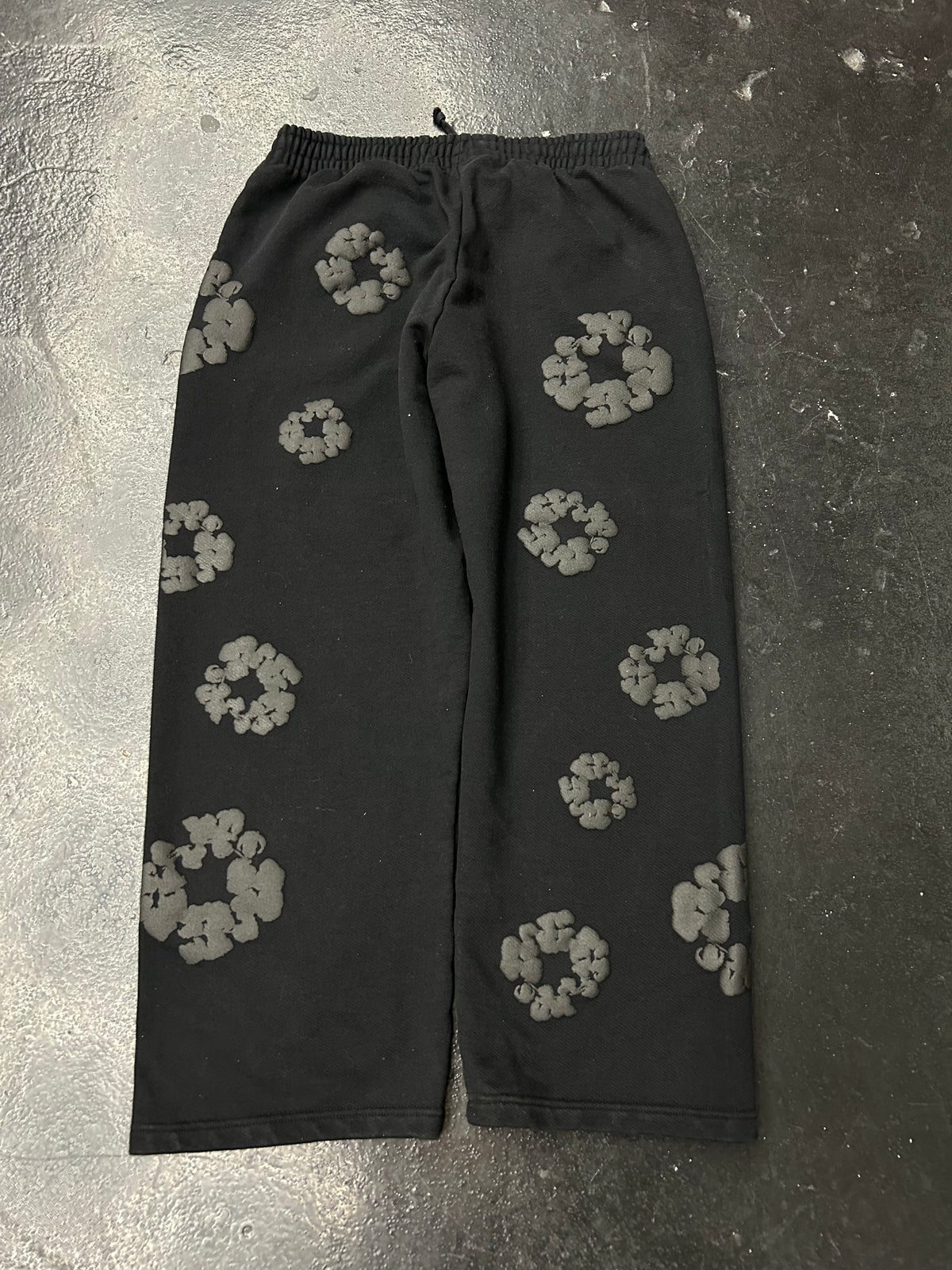 DENIM TEARS BLACK SWEATPANTS (PRE-OWNED)