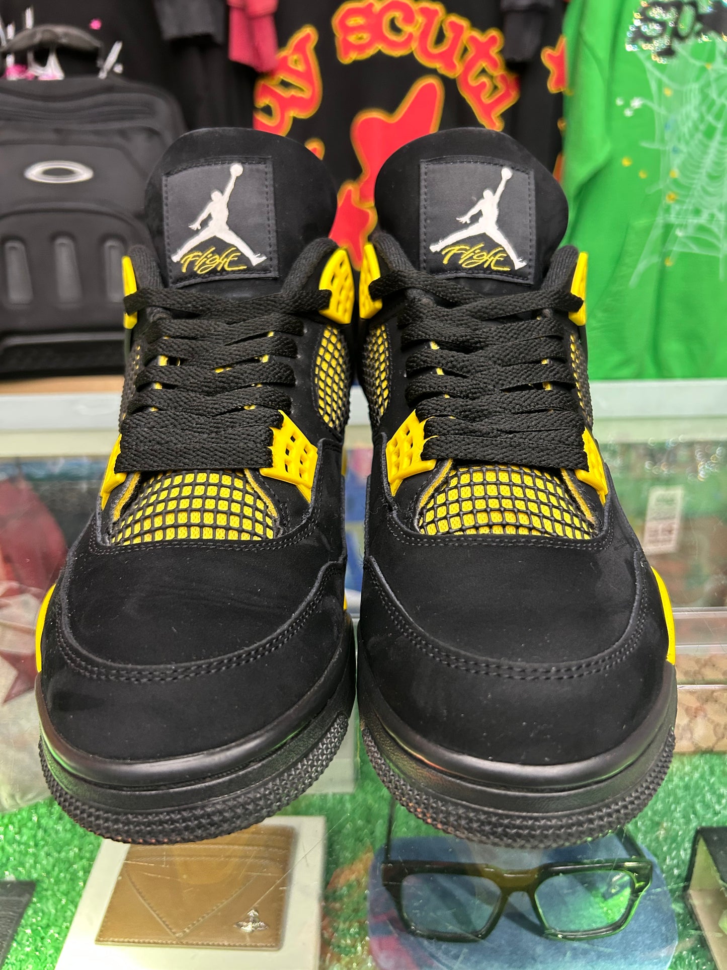 JORDAN 4 RETRO THUNDER  (PRE-OWNED / WITH BOX)