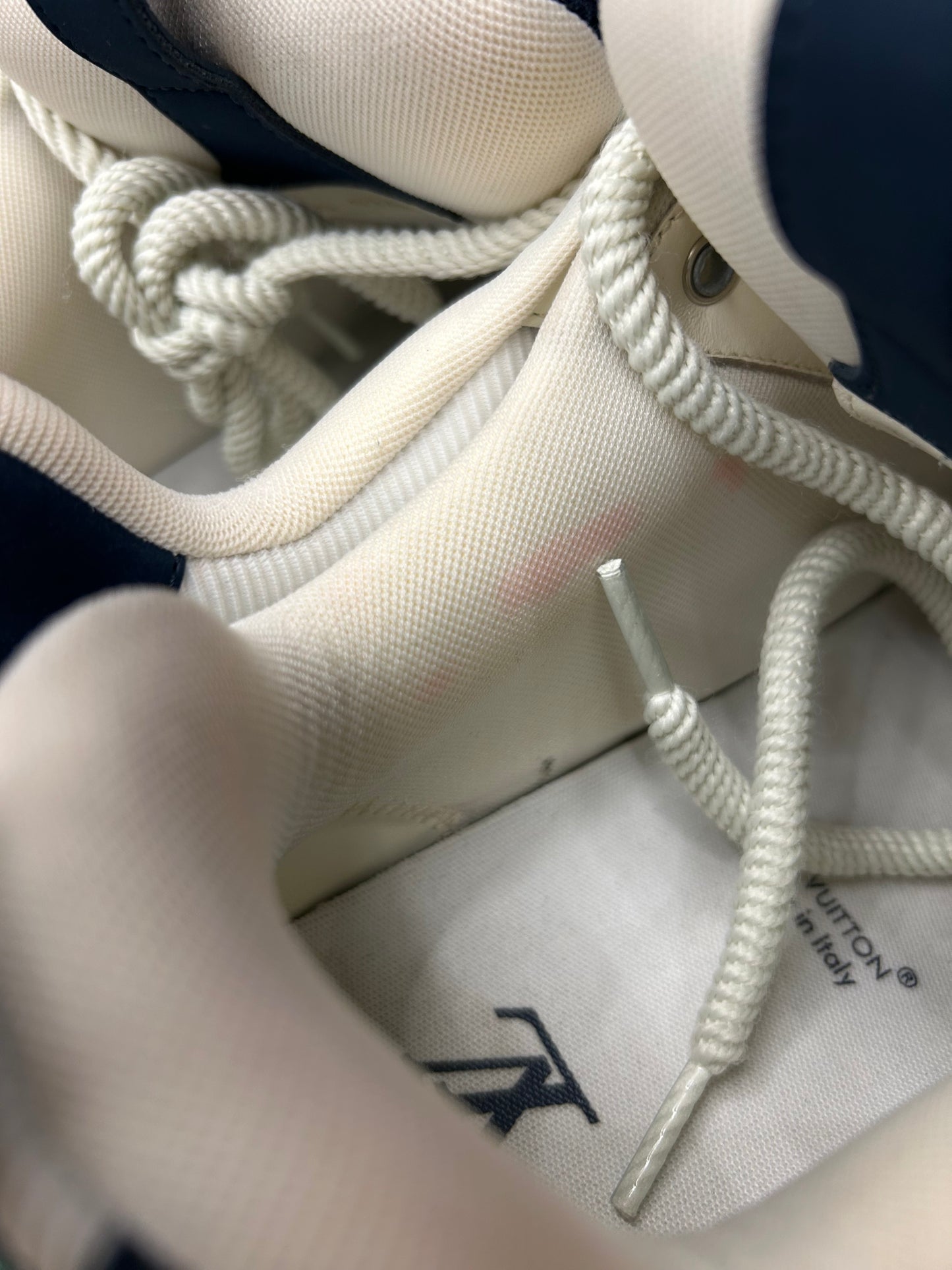 LOUIS VUITTON LV SKATE SNEAKER “MARINE WHITE” (PRE-OWNED W/ BOX) (LV 9)