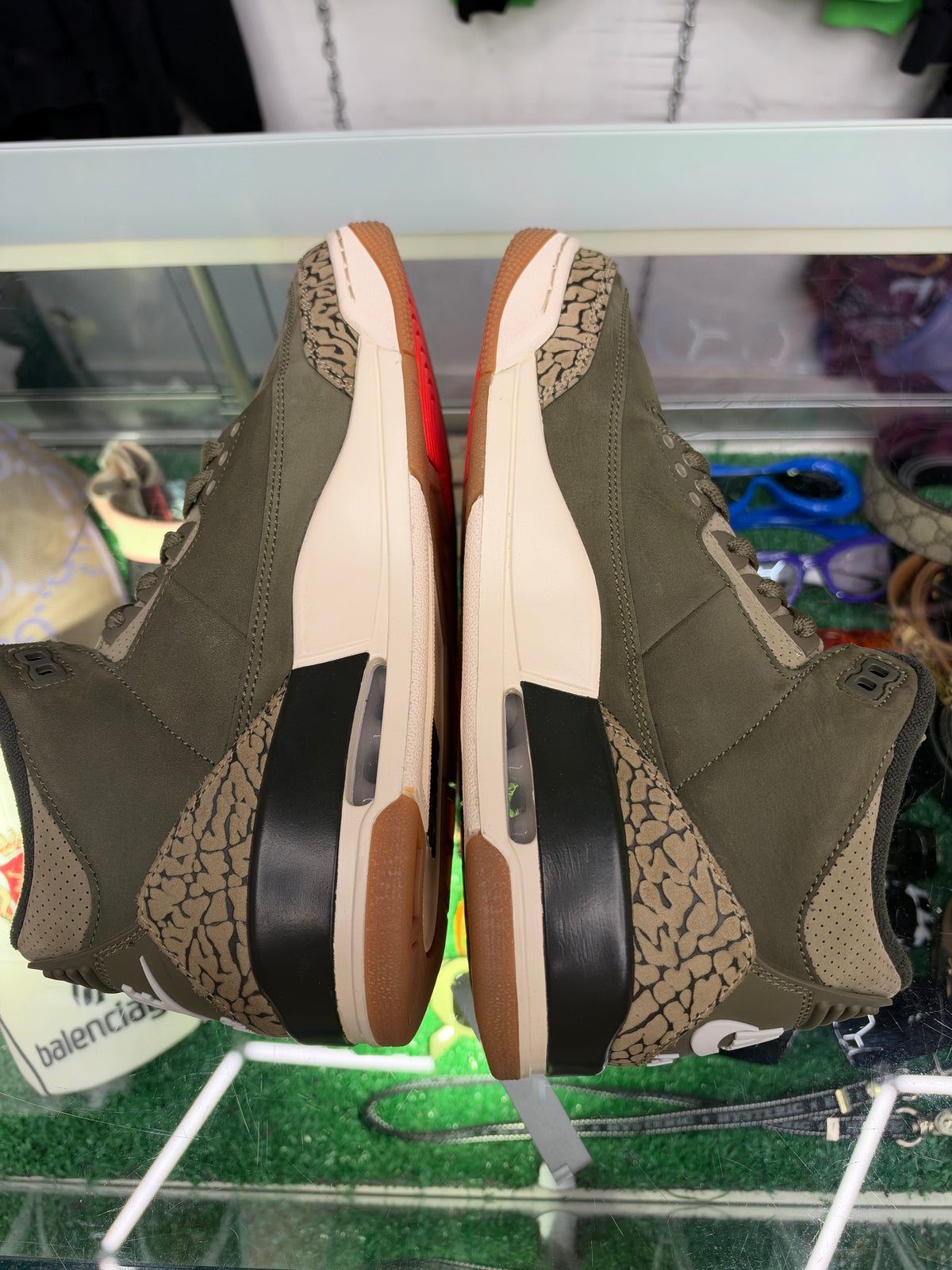 JORDAN 3 FAMILY AFFAIR (PRE-OWNED)