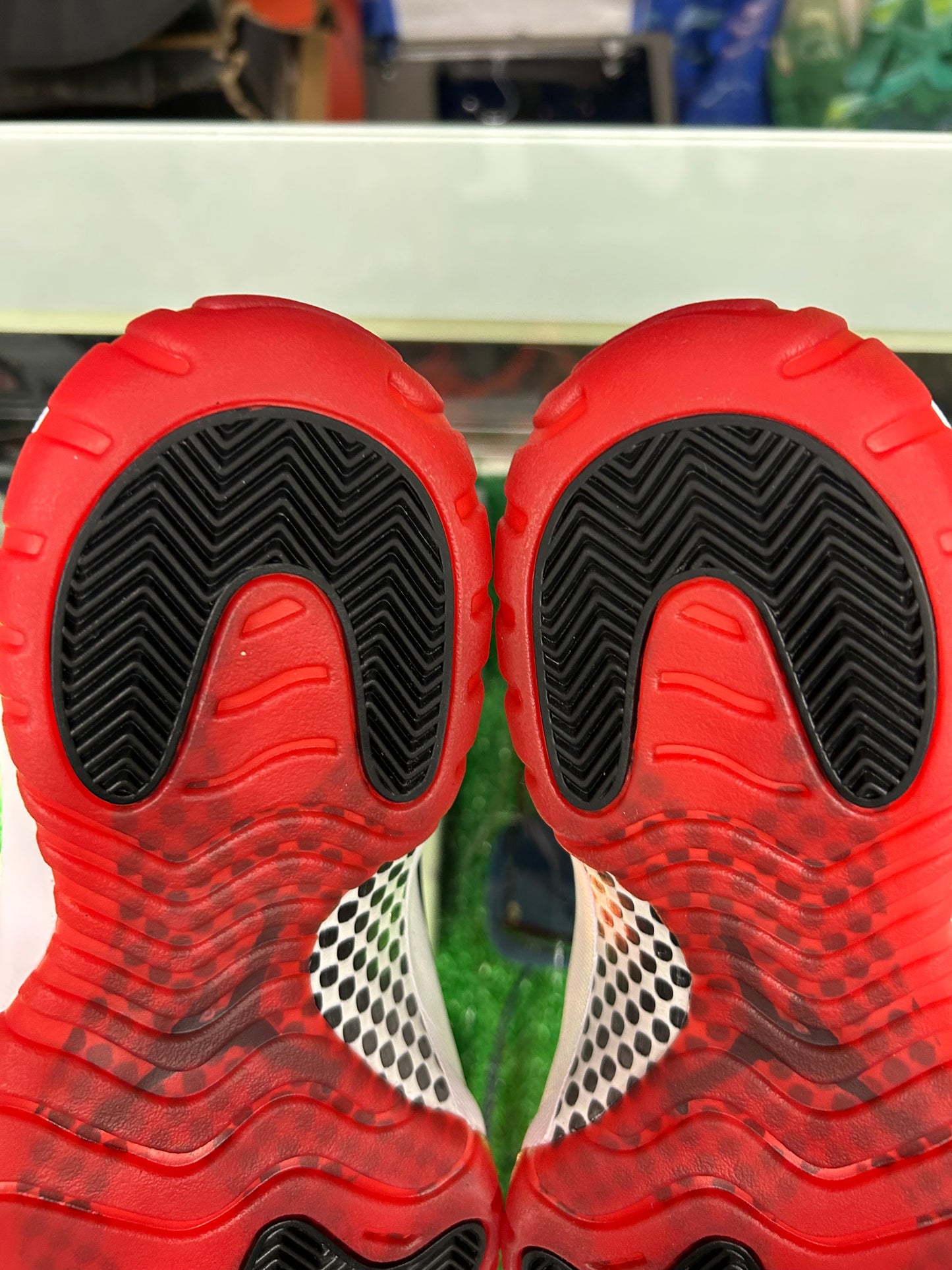 JORDAN 11 RETRO BRED (PRE-OWNED / WITH BOX)