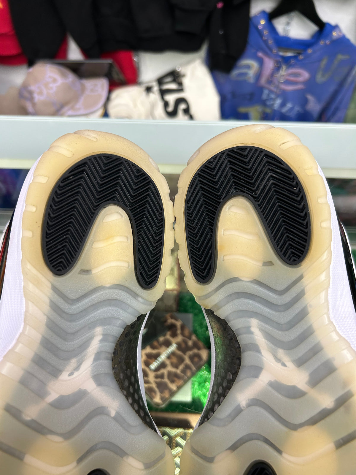 JORDAN 11 GRATITUDES (PRE-OWNED W/ BOX)