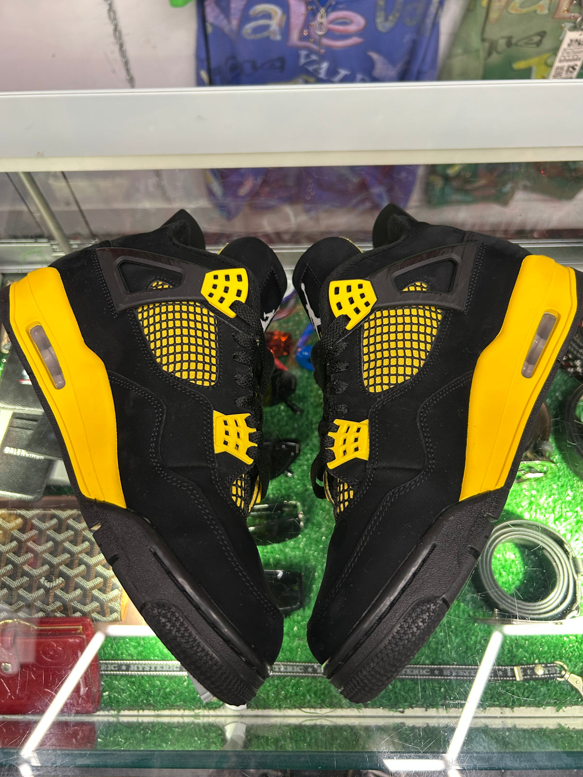 JORDAN 4 YELLOW THUNDER (PRE-OWNED W/ BOX)
