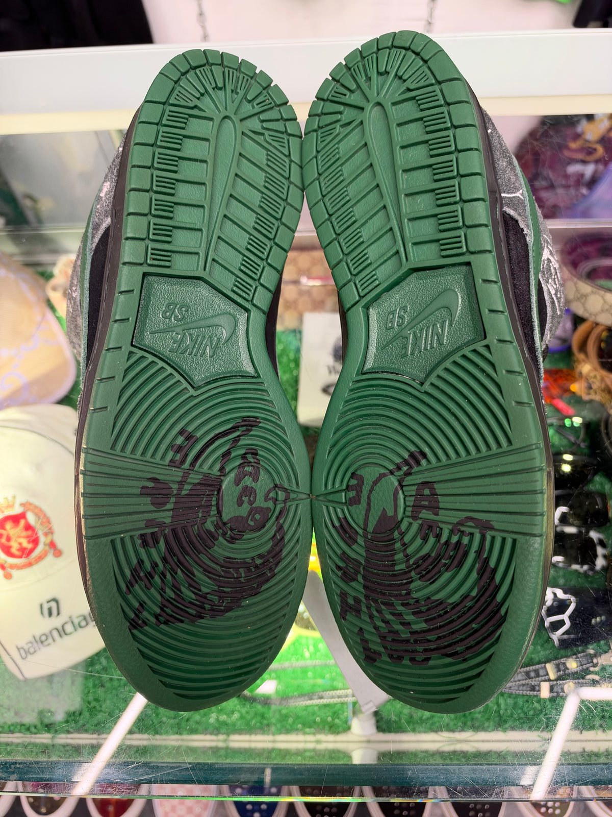 NIKE DUNK LOW SB THERE SKATEBOARD (PRE-OWNED)