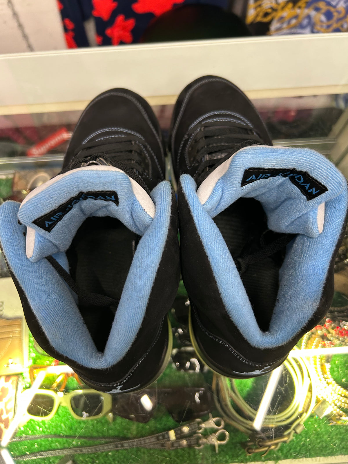 JORDAN 5 BLACK UNIVERSITY BLUE (PRE-OWNED W/ BOX)