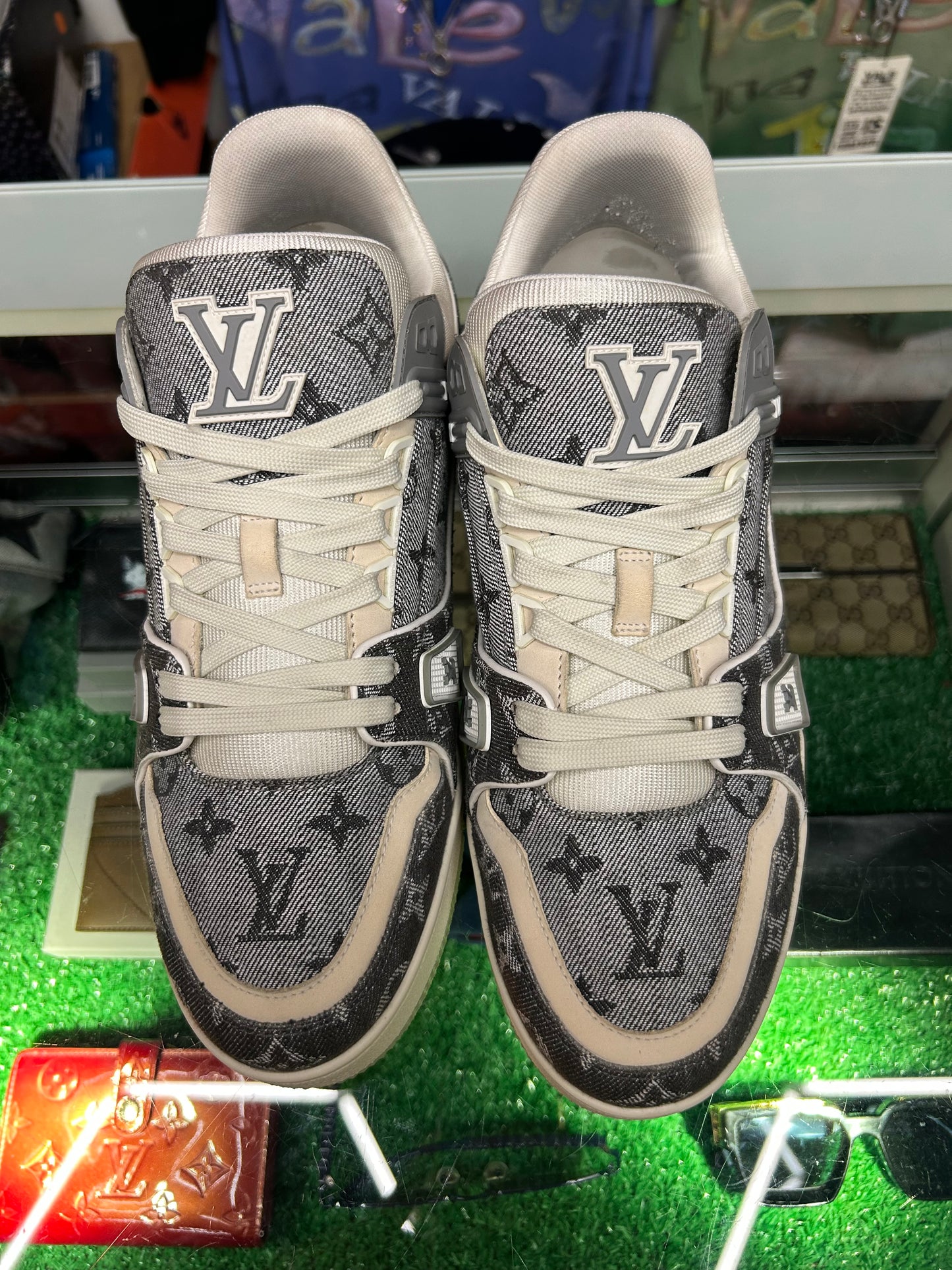 LOUIS VUITTON LV LOW TOP TRAINER GREY (PRE-OWNED W/ BOX) (LV 8)