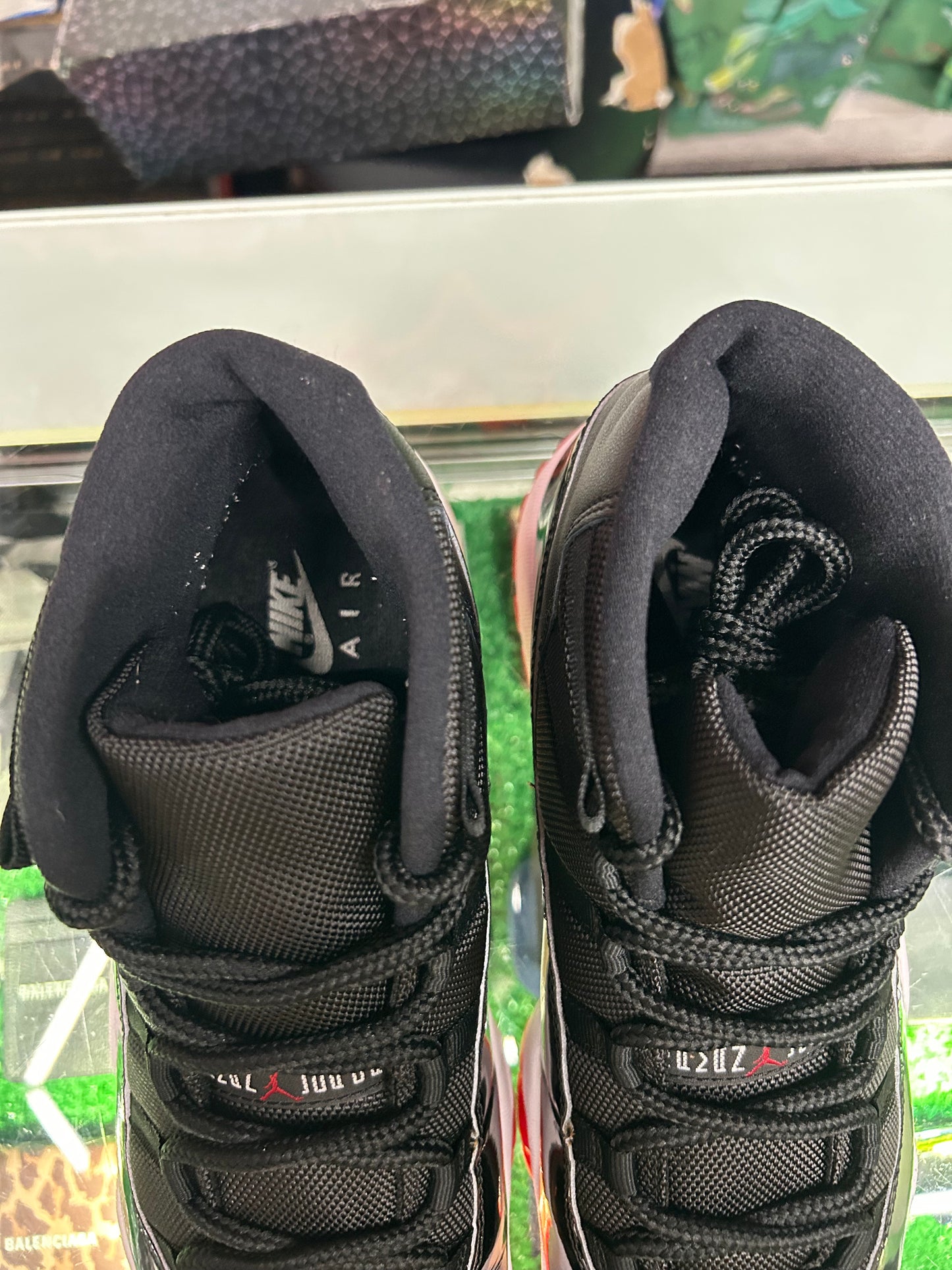 JORDAN 11 RETRO BLACK RED BRED (PRE-OWNED W/ BOX)