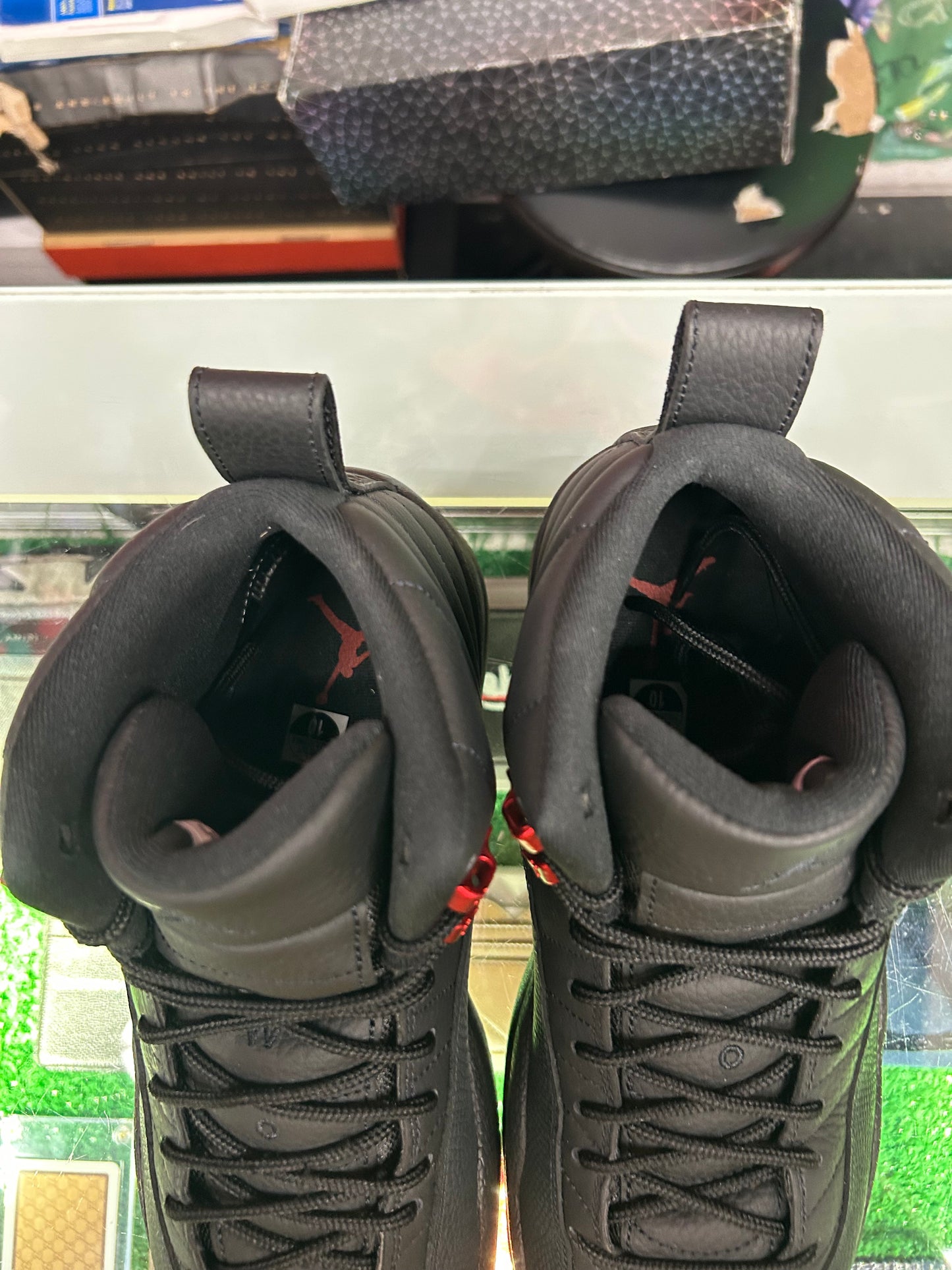 JORDAN 12 RETRO BLOODLINE (PRE-OWNED / NO BOX)