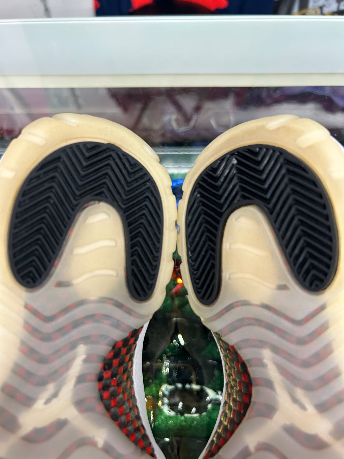 JORDAN 11 72-10 (PRE-OWNED W/ BOX)