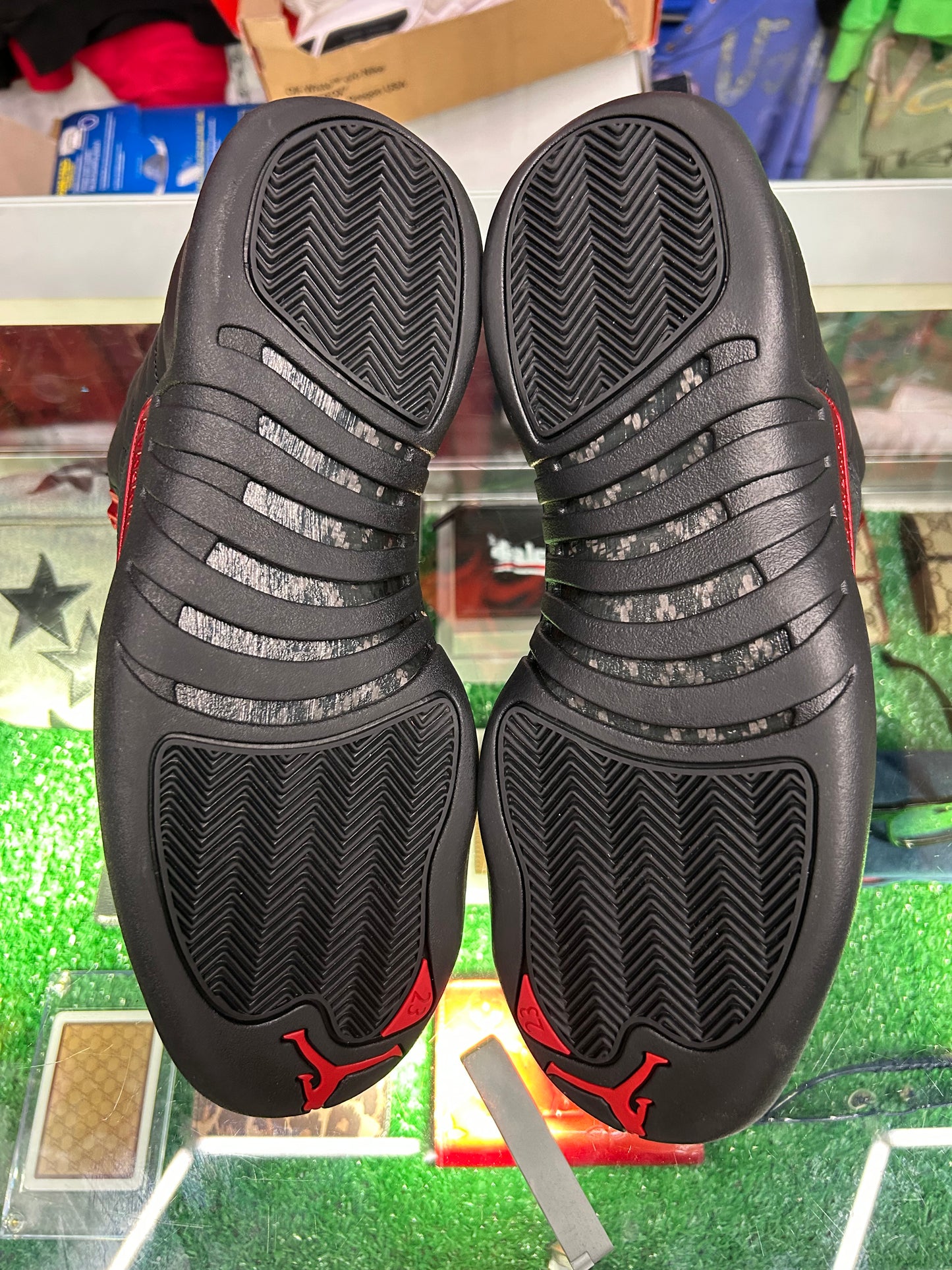 JORDAN 12 RETRO BLOODLINE (PRE-OWNED / NO BOX)