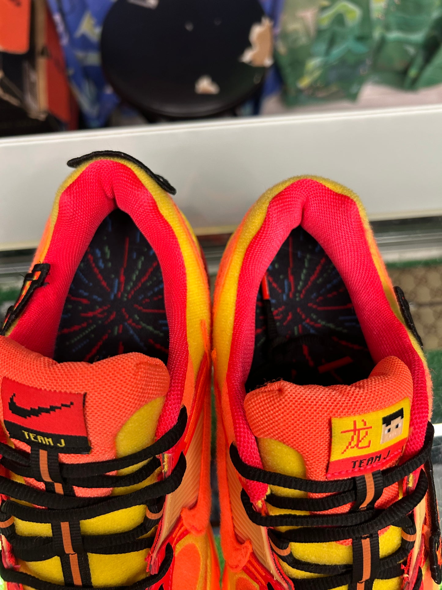 NIKE VOMERO 5 DORNBECHERS (PRE-OWNED W / BOX)