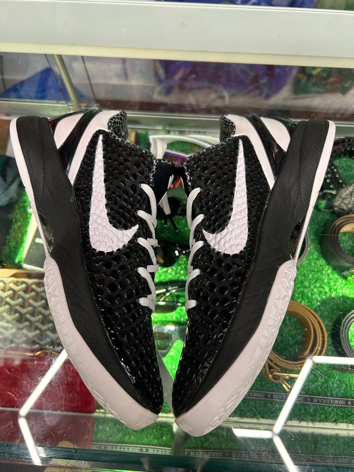 KOBE 6 MAMBACITA SWEET 16 (PRE-OWNED NO BOX) (FLAWS IN PHOTOS)