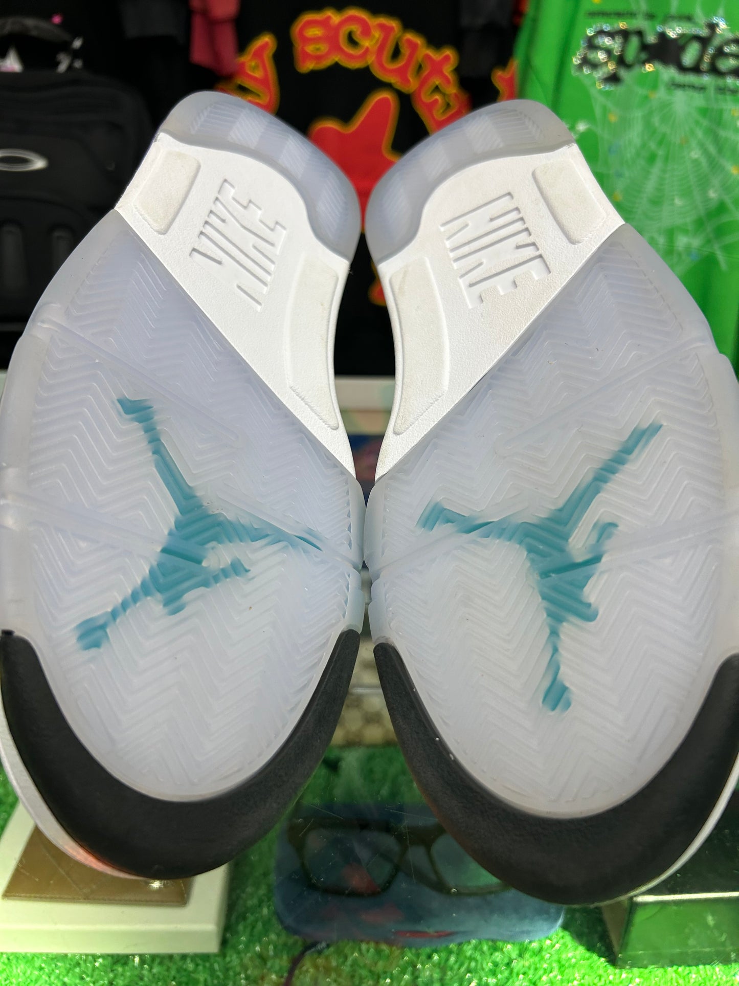 JORDAN 5 RETRO GRAPE (PRE-OWNED / NO BOX)