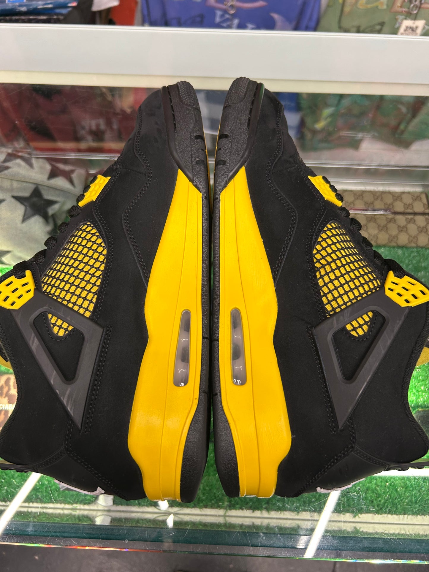 JORDAN 4 RETRO THUNDER  (PRE-OWNED / WITH BOX)
