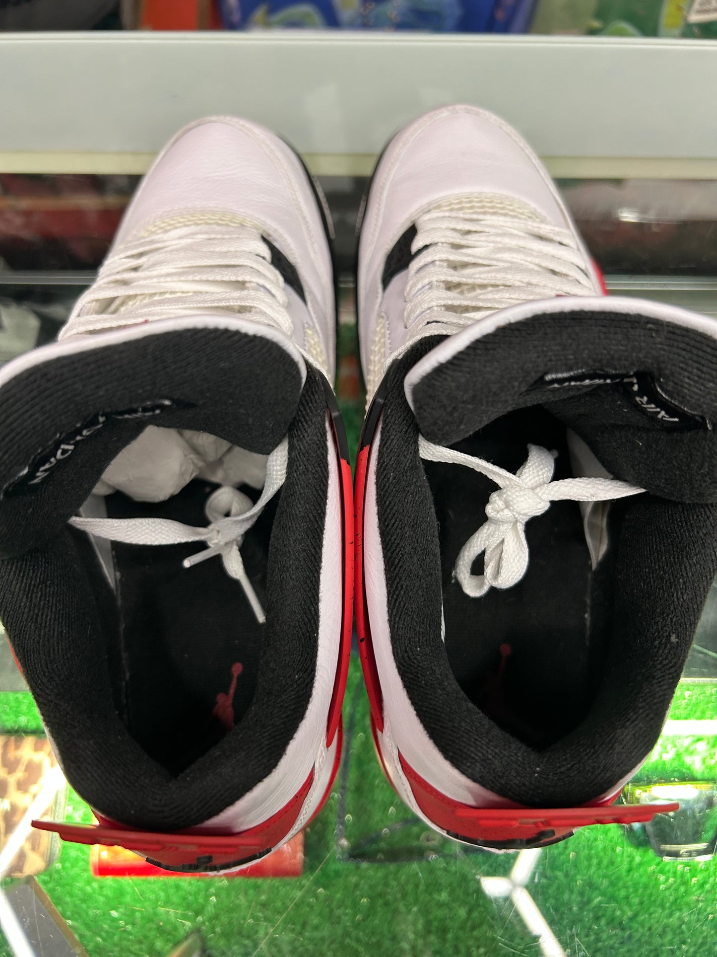 JORDAN 4 RETRO RED CEMENT (PRE-OWNED / WITH BOX)