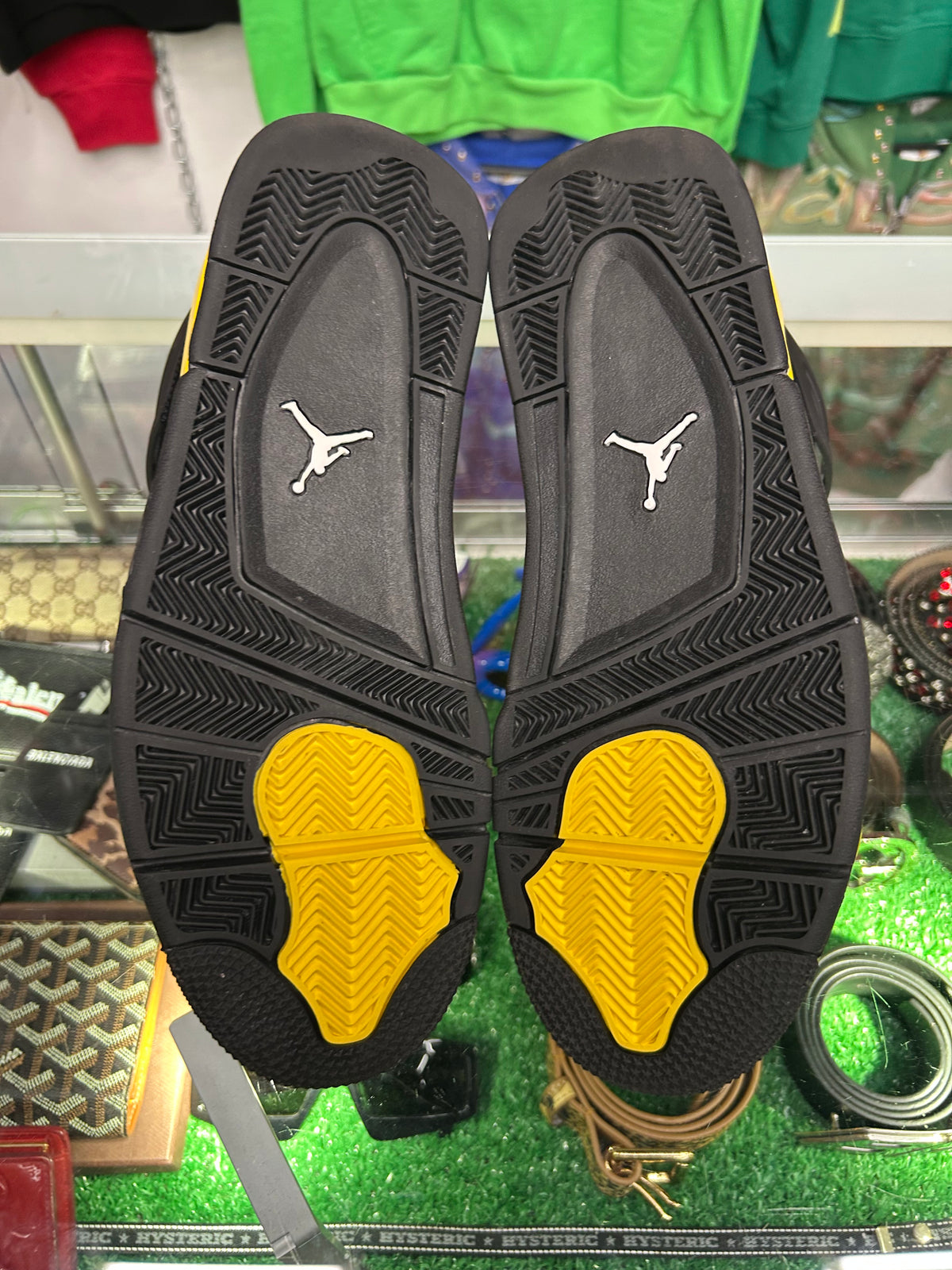 JORDAN 4 YELLOW THUNDER (PRE-OWNED W/ BOX)