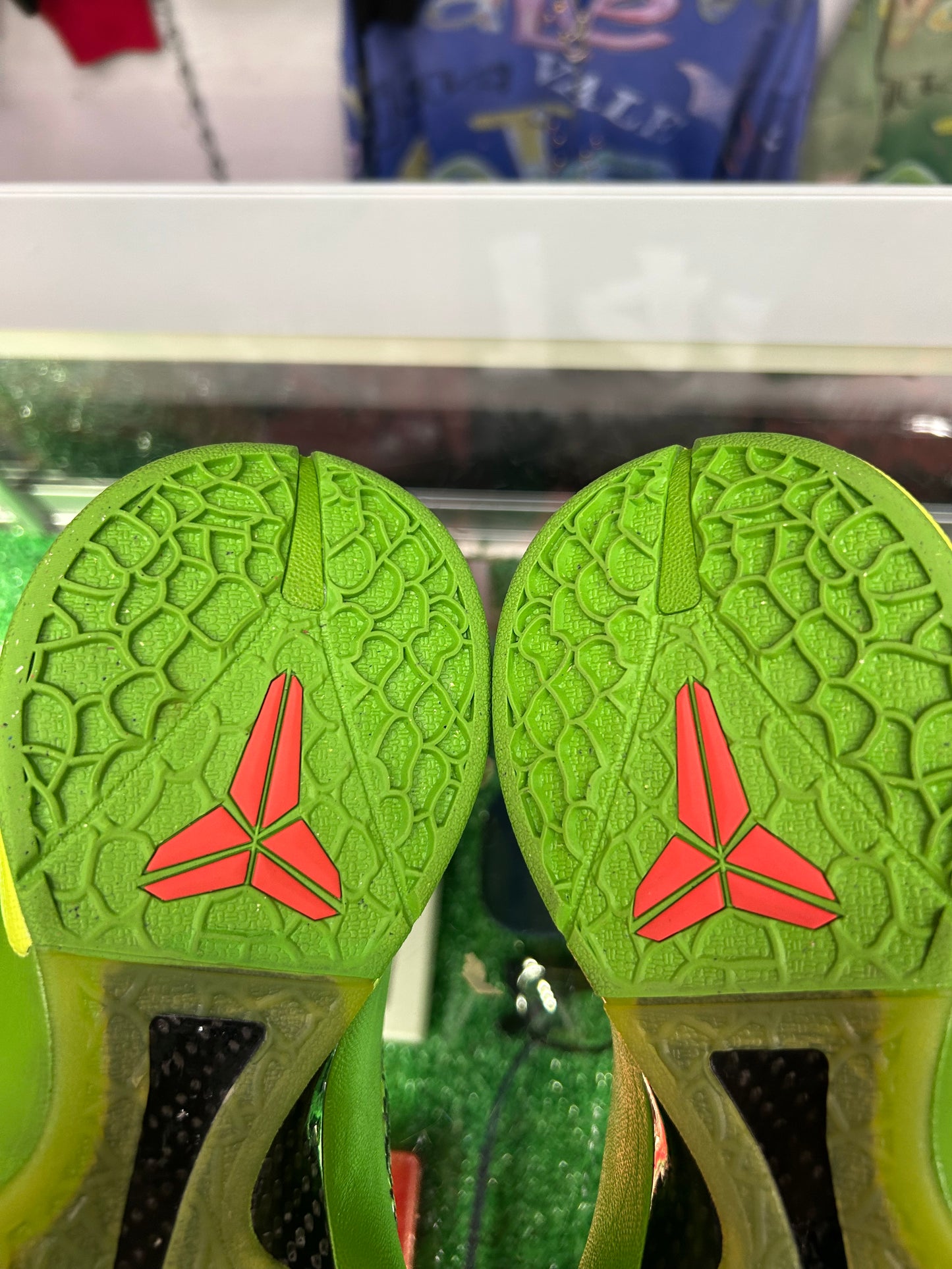 KOBE 6 PROTRO GRINCH (PRE-OWNED W/ BOX)