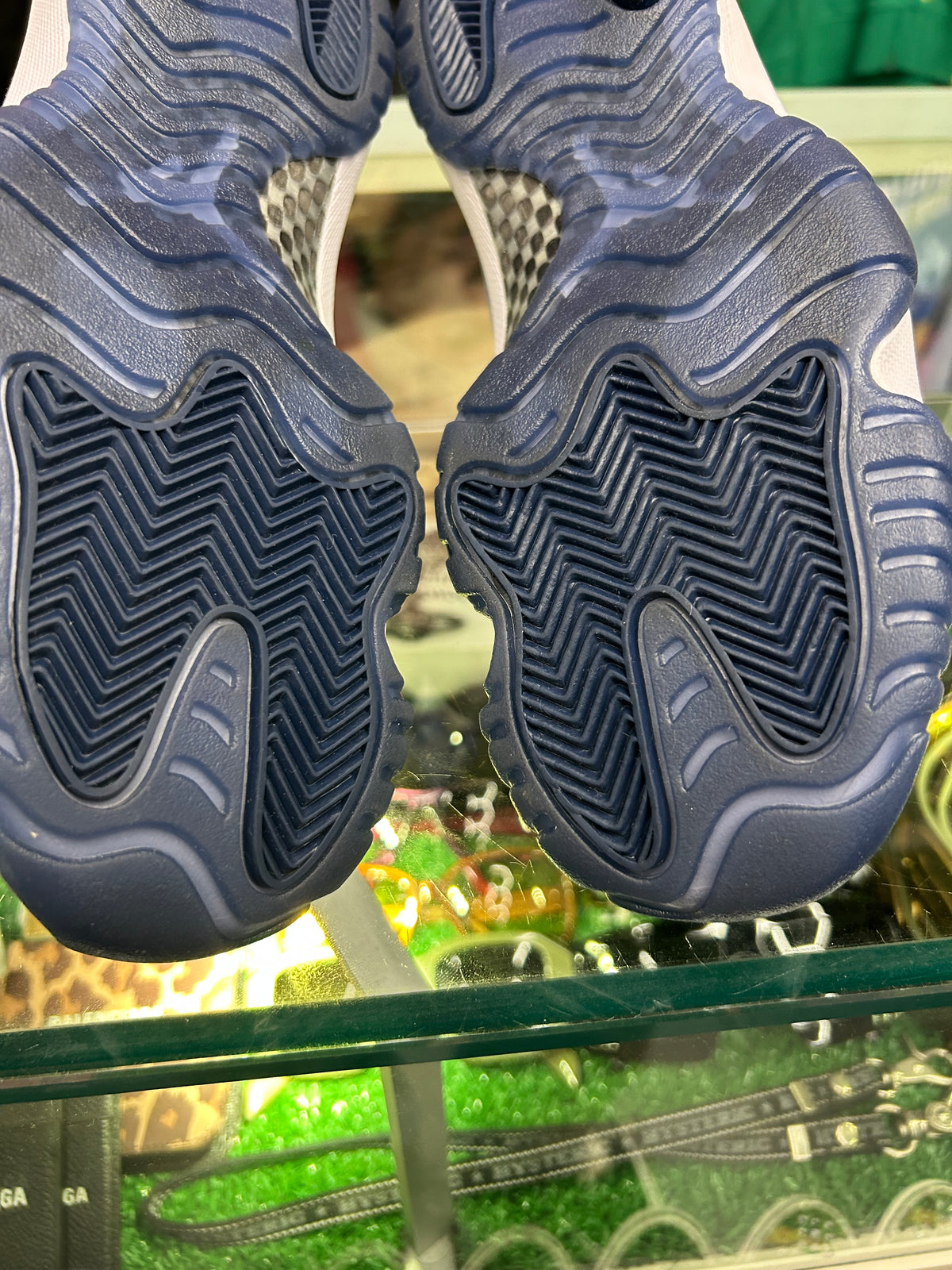 JORDAN 11 MIDNIGHT NAVY (PRE-OWNED NO BOX)