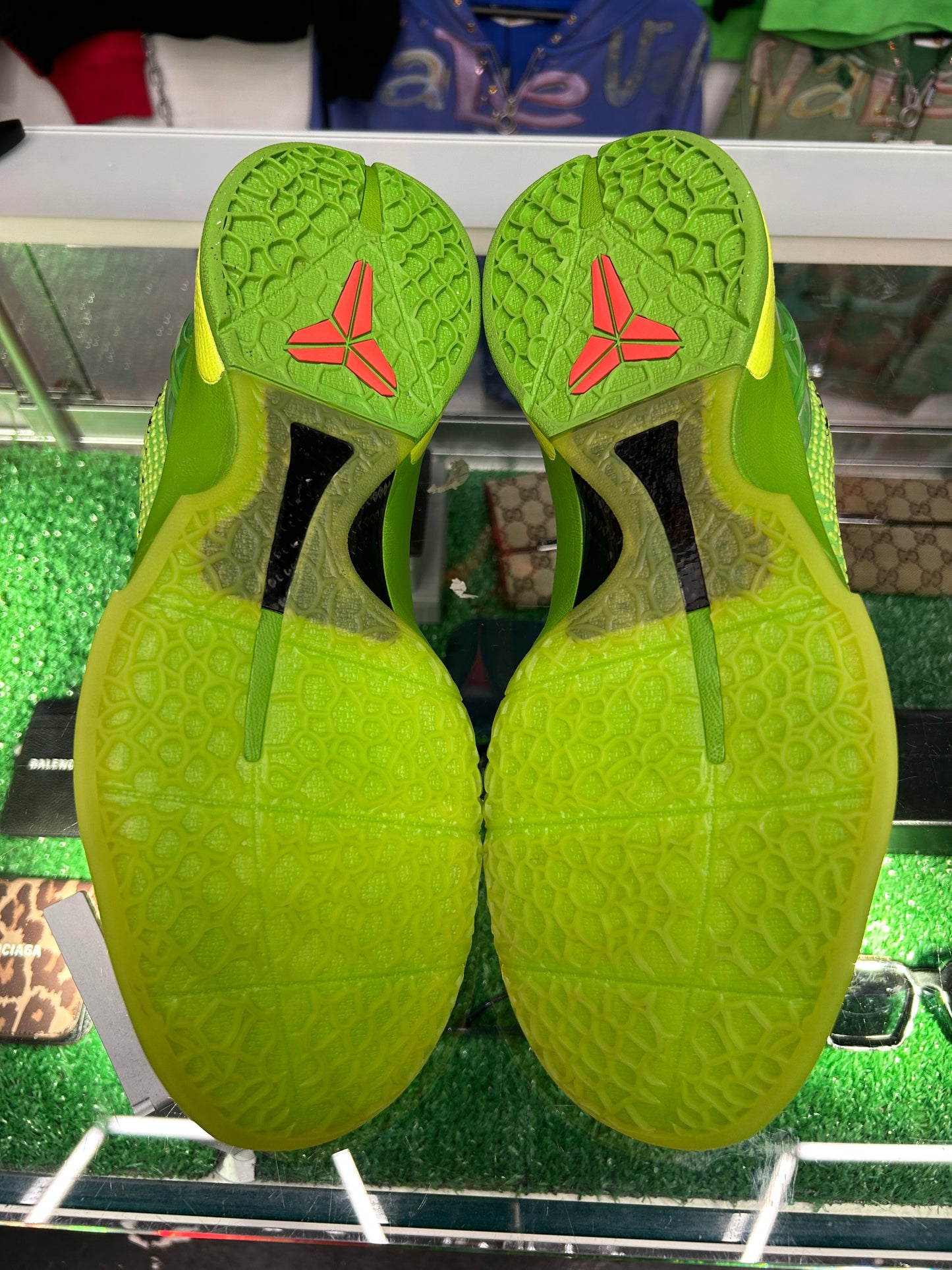 KOBE 6 PROTRO GRINCH (PRE-OWNED W/ BOX)