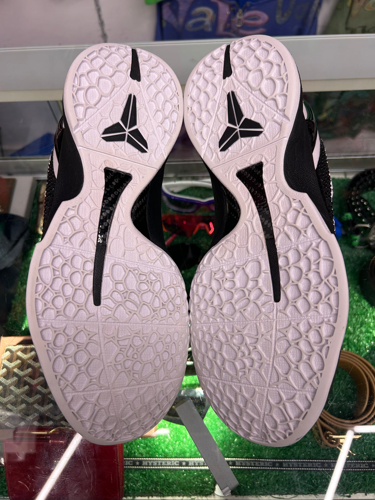KOBE 6 MAMBACITA SWEET 16 (PRE-OWNED NO BOX) (FLAWS IN PHOTOS)