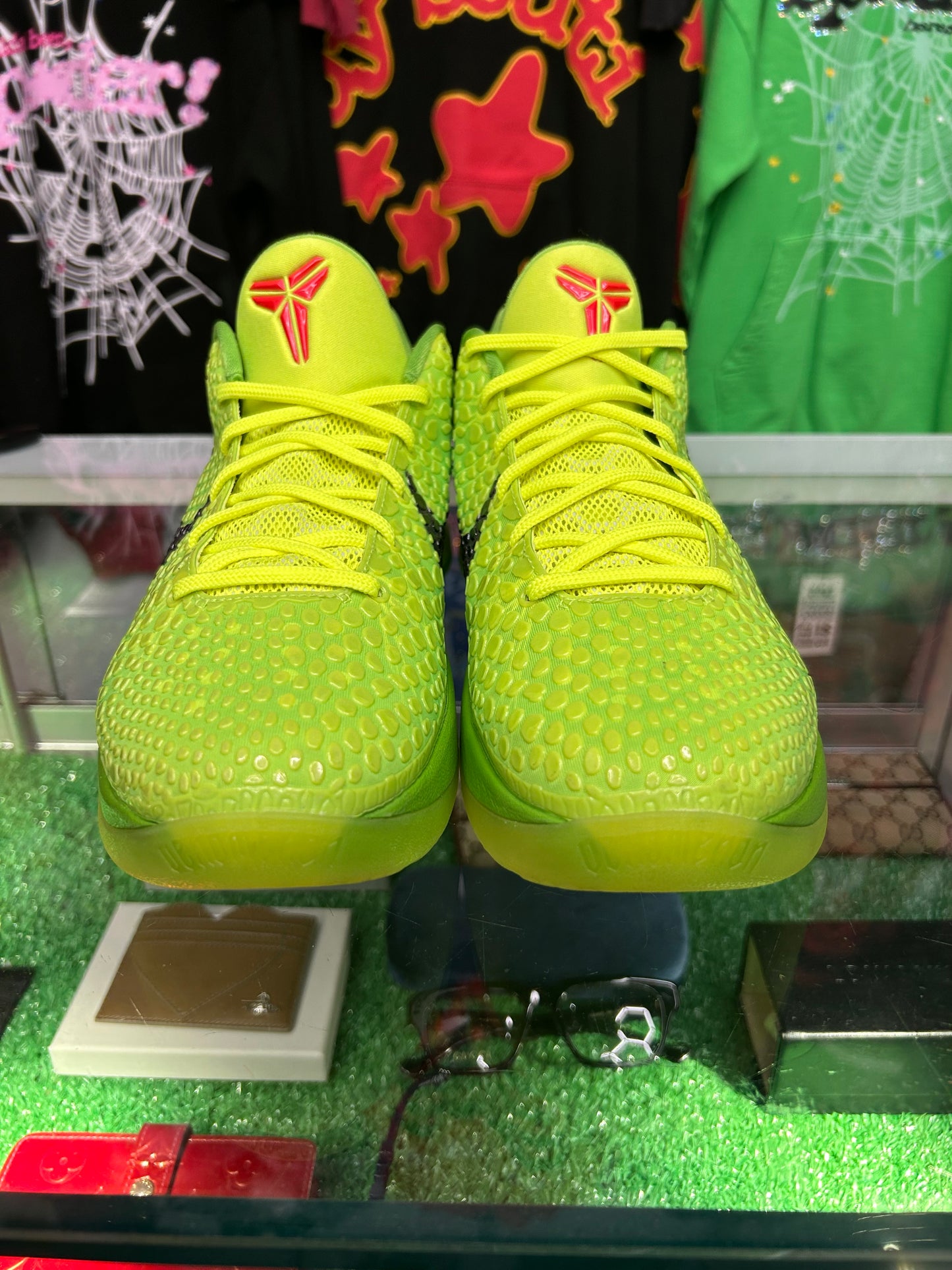 KOBE 6 PROTRO GRINCH (PRE-OWNED W/ BOX)