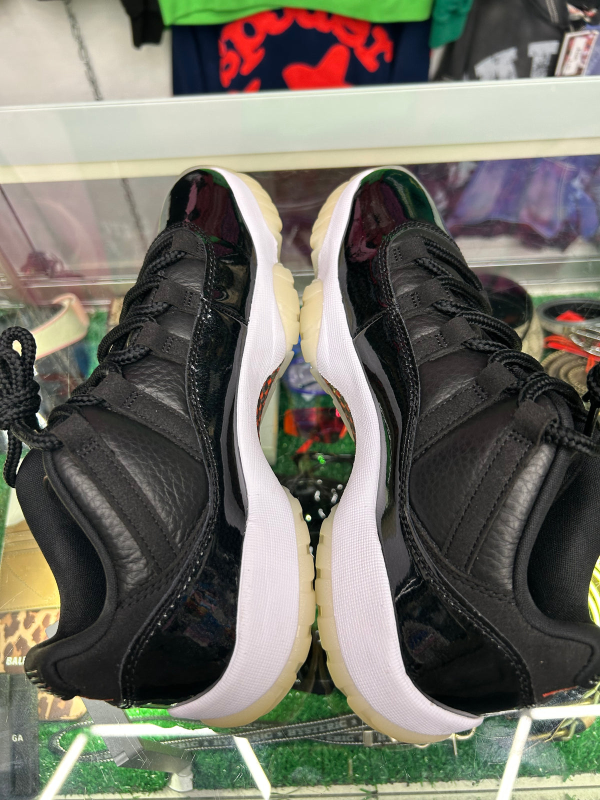 JORDAN 11 72-10 (PRE-OWNED W/ BOX)