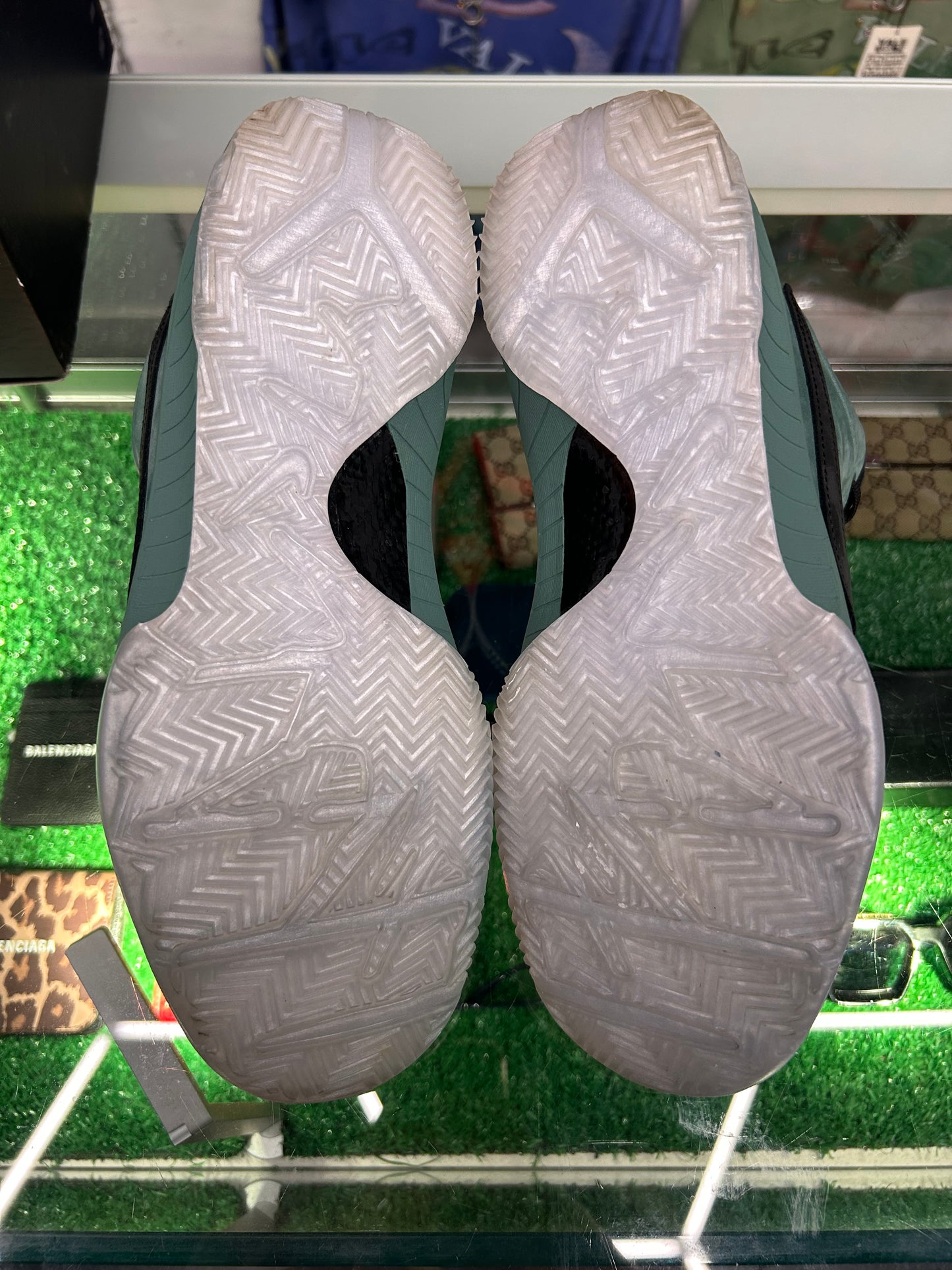 KOBE 4 PROTRO GIRL DAD (PRE-OWNED W/ BOX)