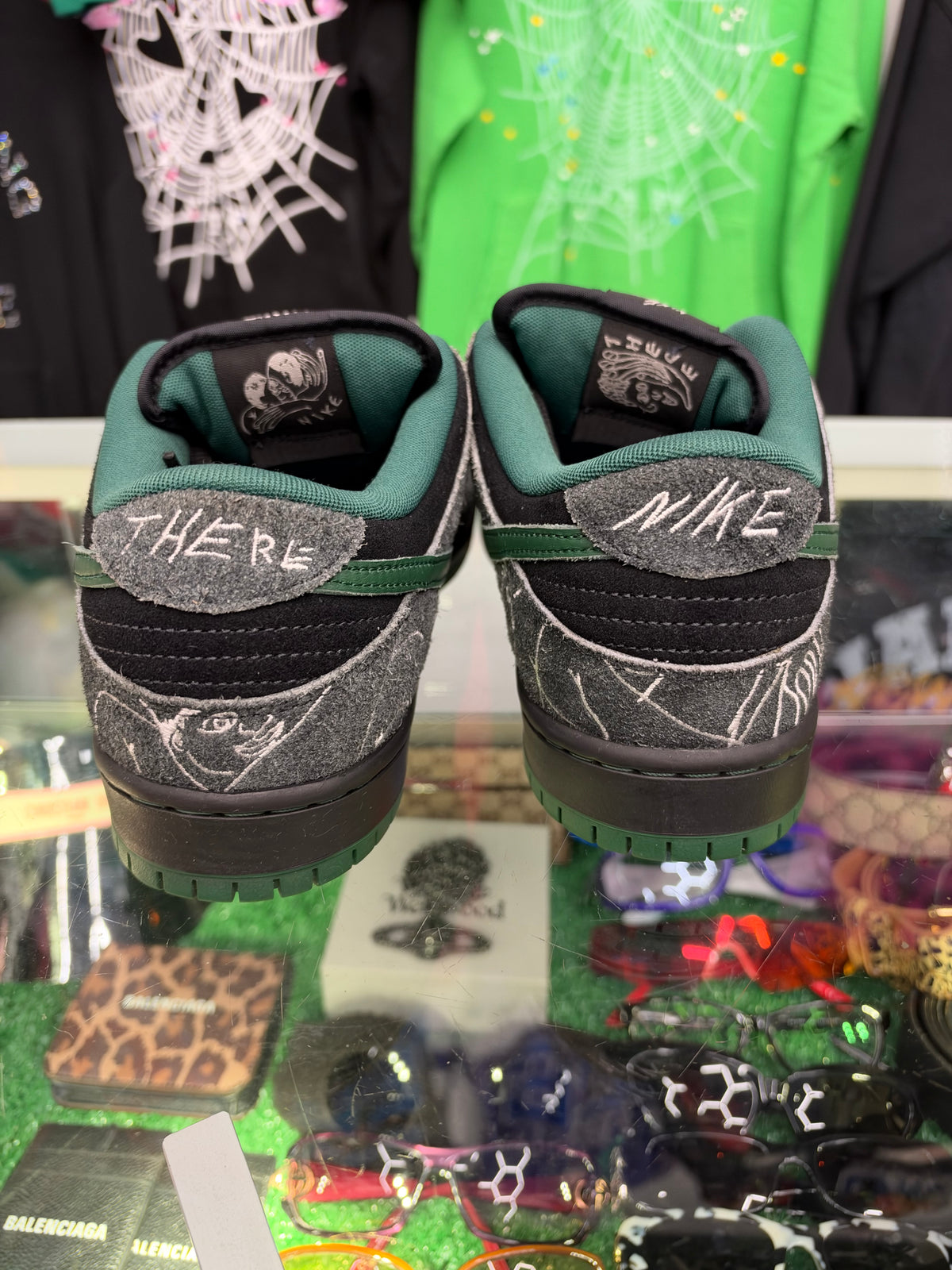 NIKE DUNK LOW SB THERE SKATEBOARD (PRE-OWNED)