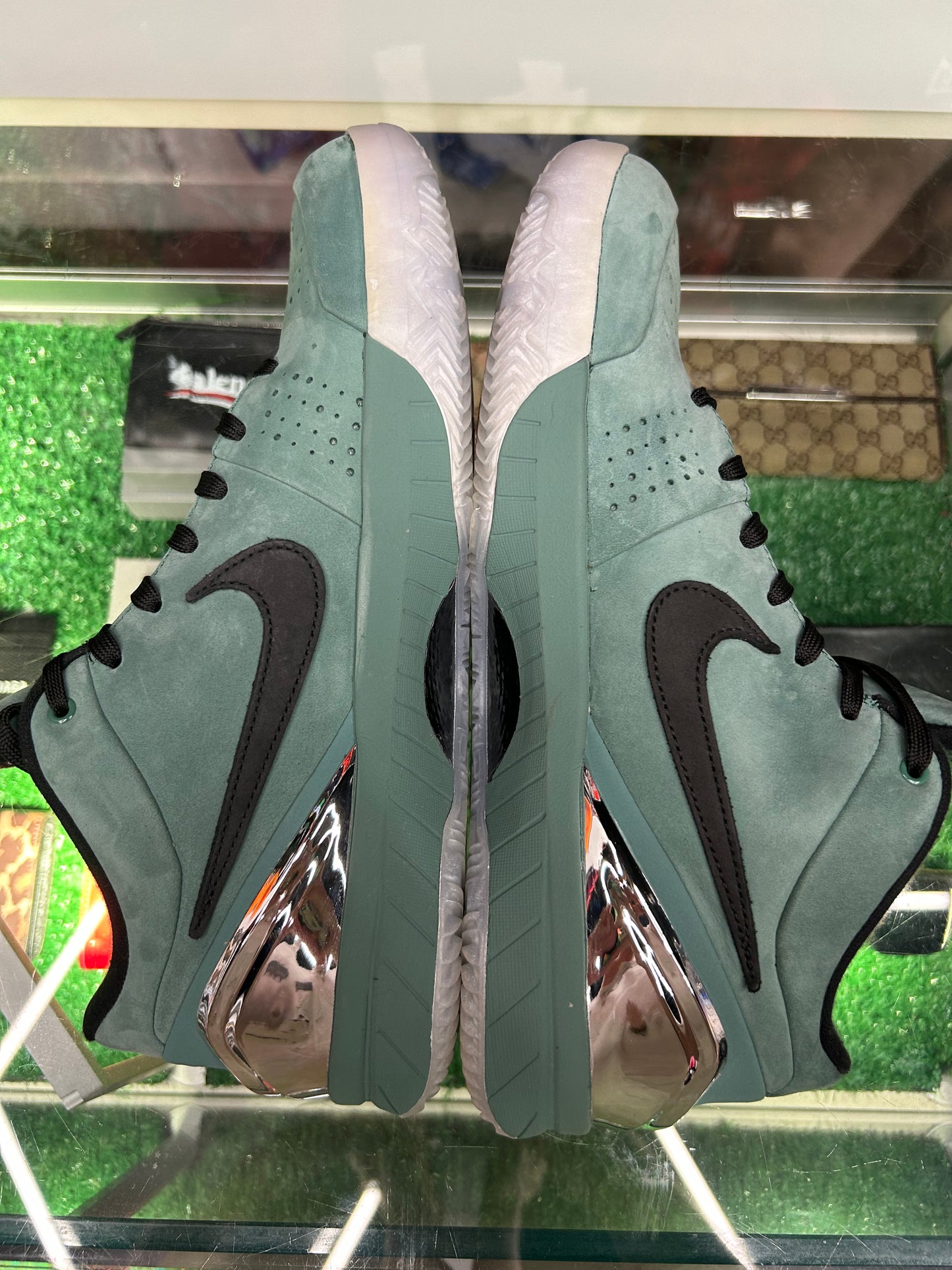 KOBE 4 PROTRO GIRL DAD (PRE-OWNED W/ BOX)