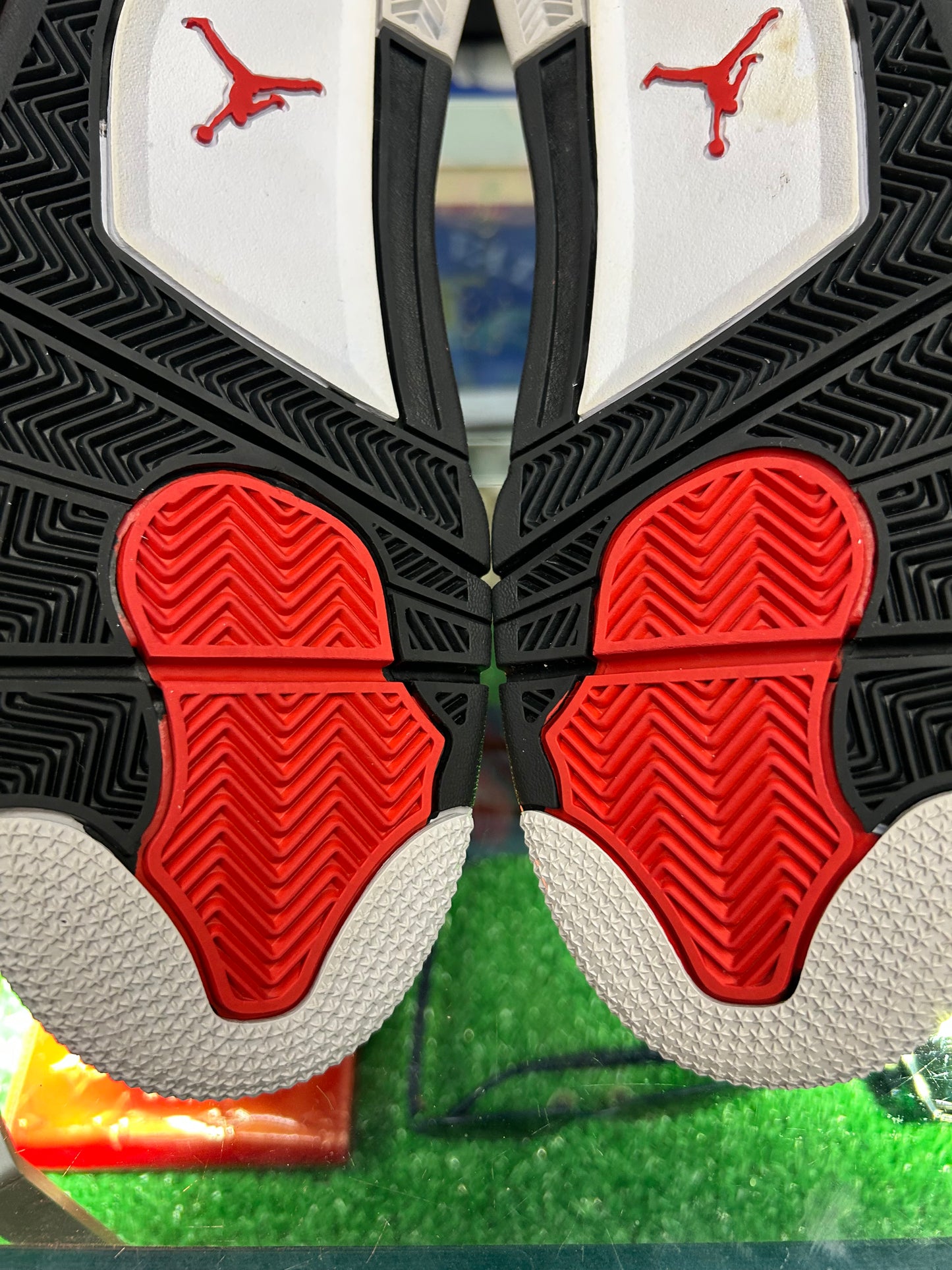 JORDAN 4 RETRO RED CEMENT (PRE-OWNED / WITH BOX)