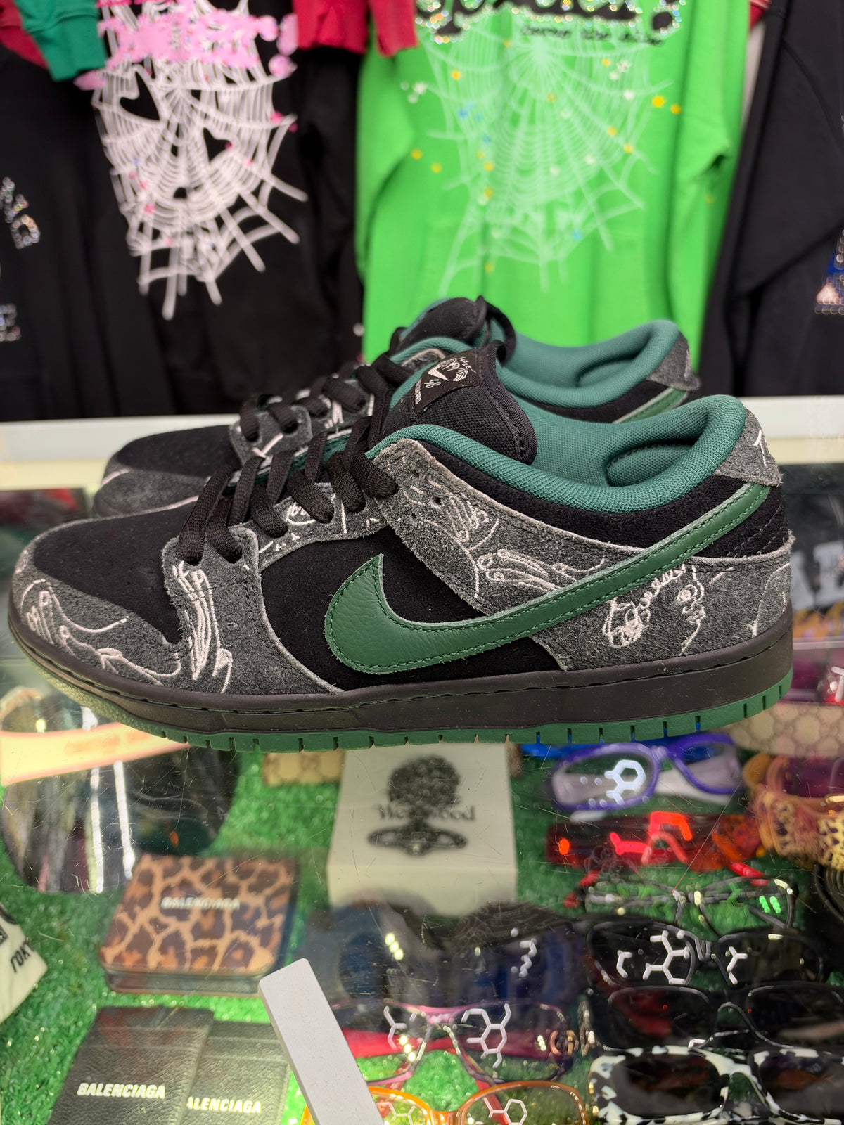 NIKE DUNK LOW SB THERE SKATEBOARD (PRE-OWNED)